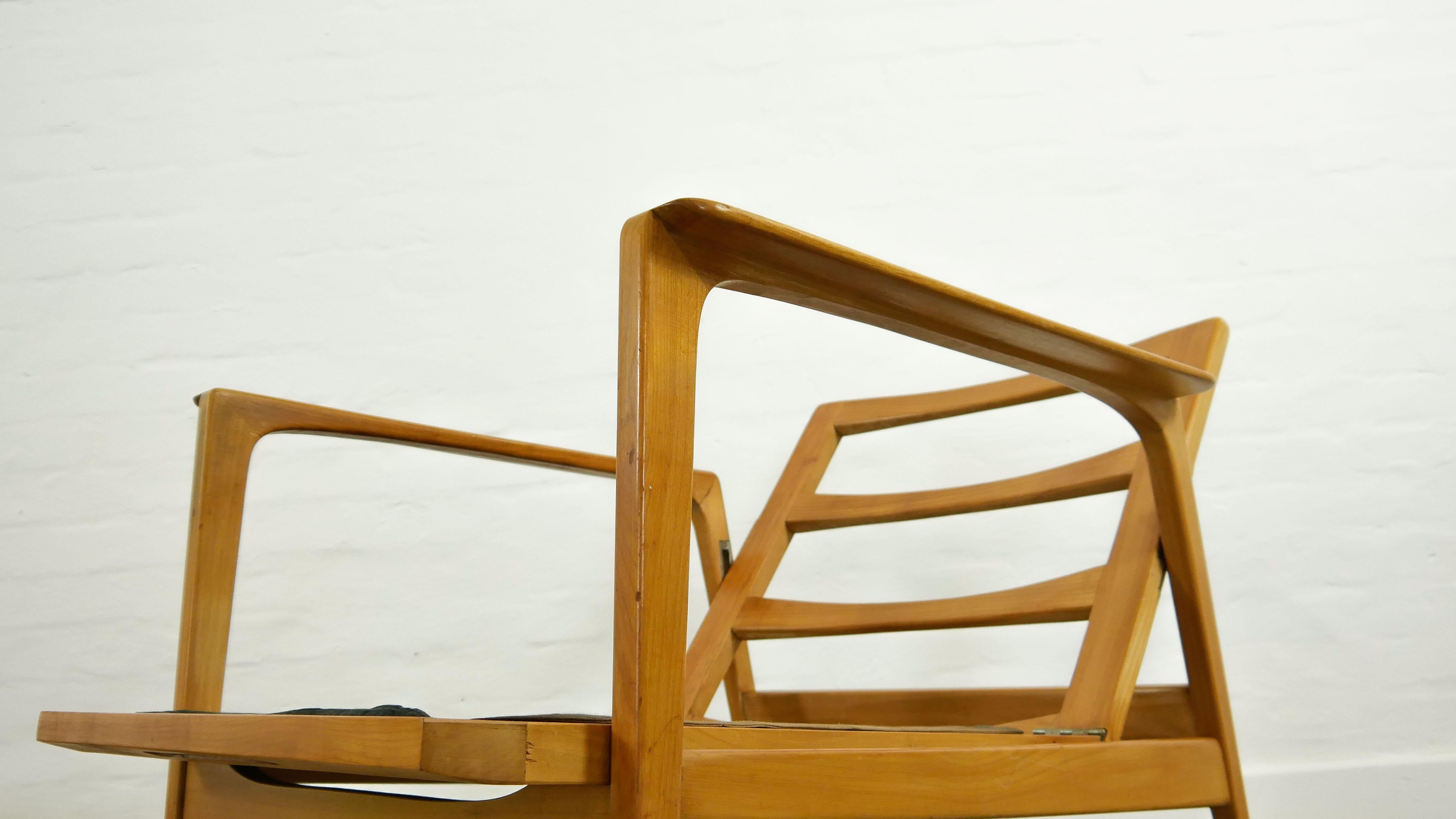 Coppia di poltrone di metà secolo, Lounge-Chairs convertibili degli anni '60 in faggio massiccio in vendita 5
