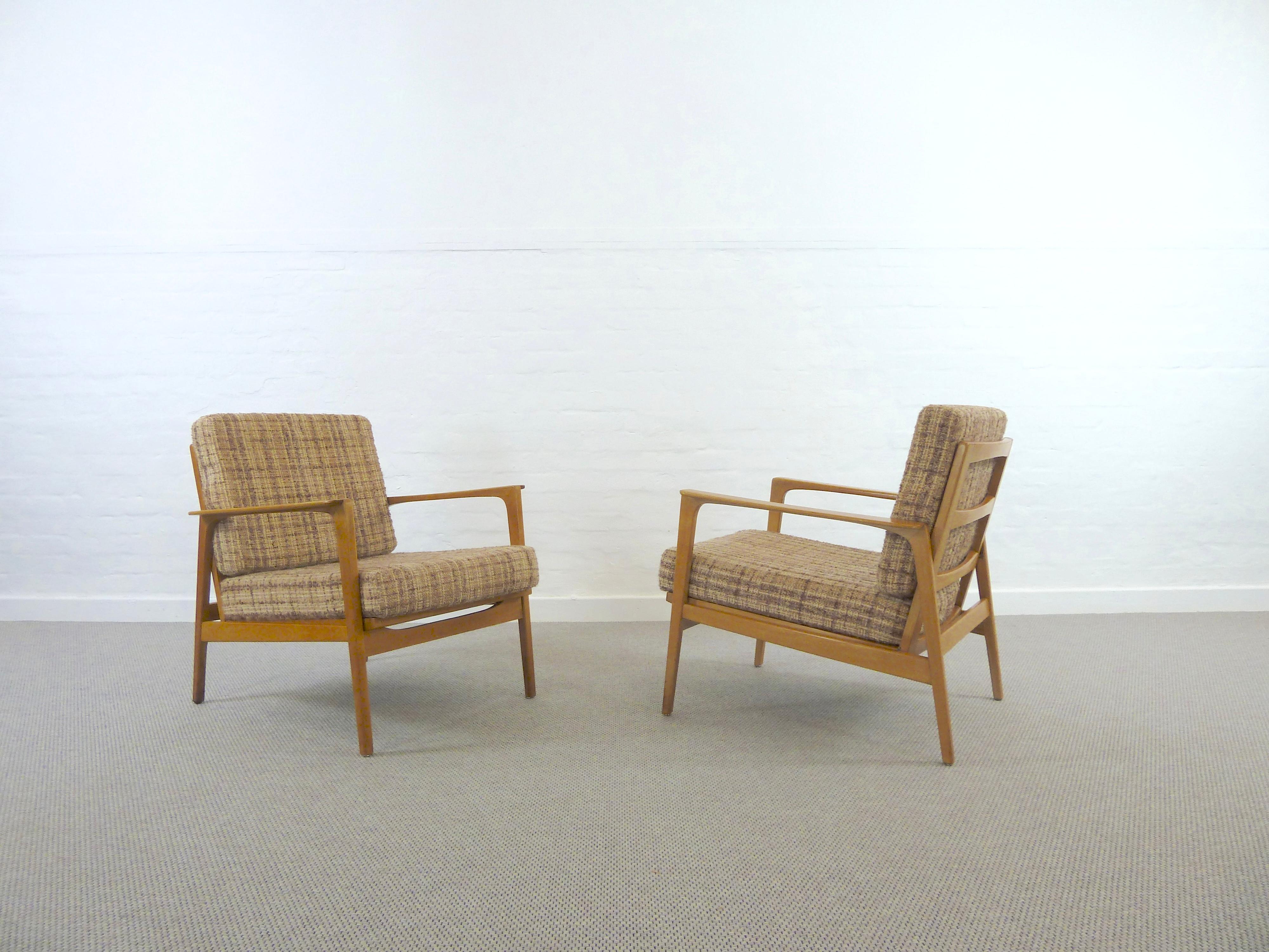 Pair of midcentury Armchairs, Convertible 1960s Lounge-Chairs of Solid Beech For Sale 8