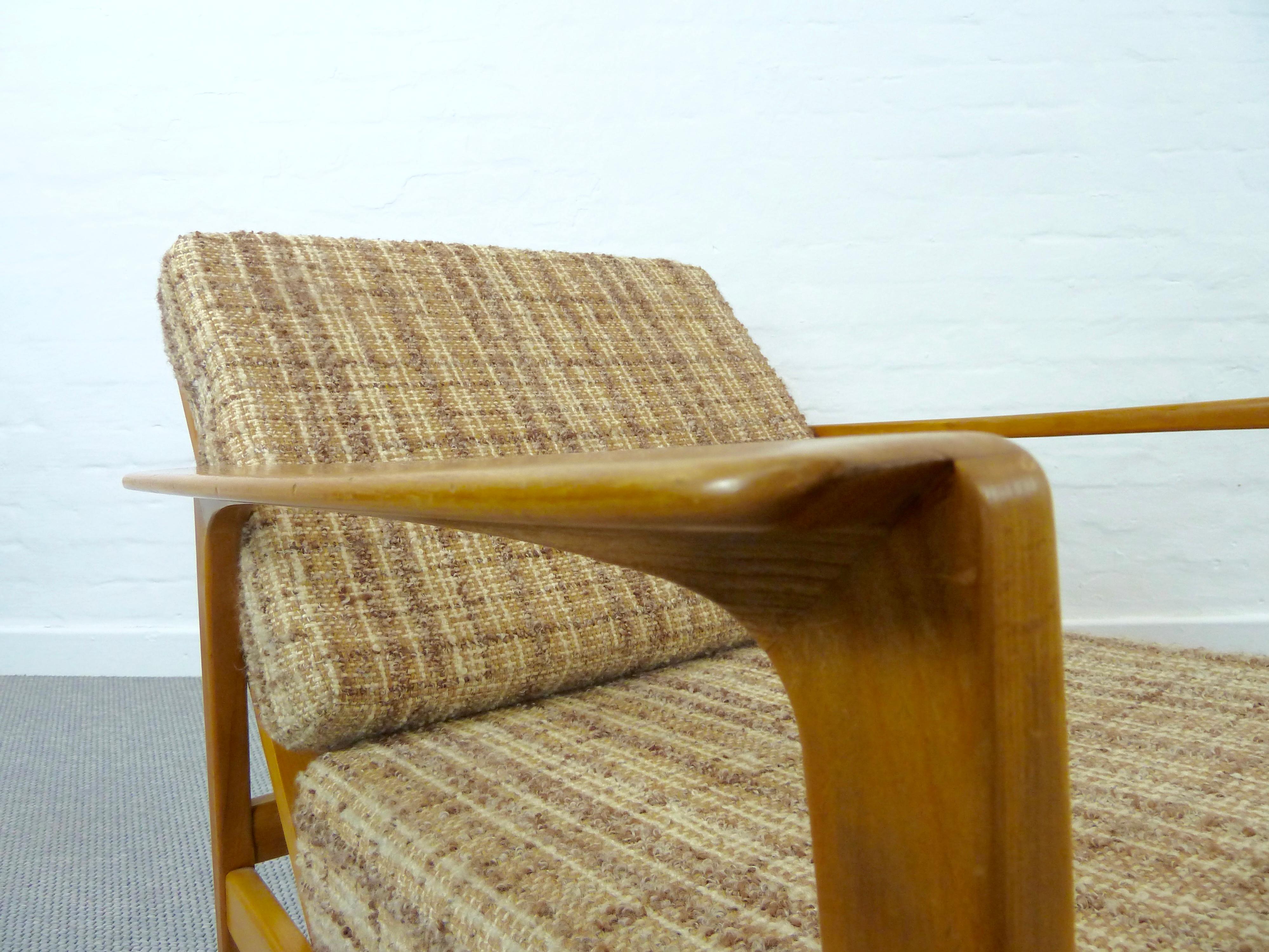 Pair of midcentury Armchairs, Convertible 1960s Lounge-Chairs of Solid Beech For Sale 9