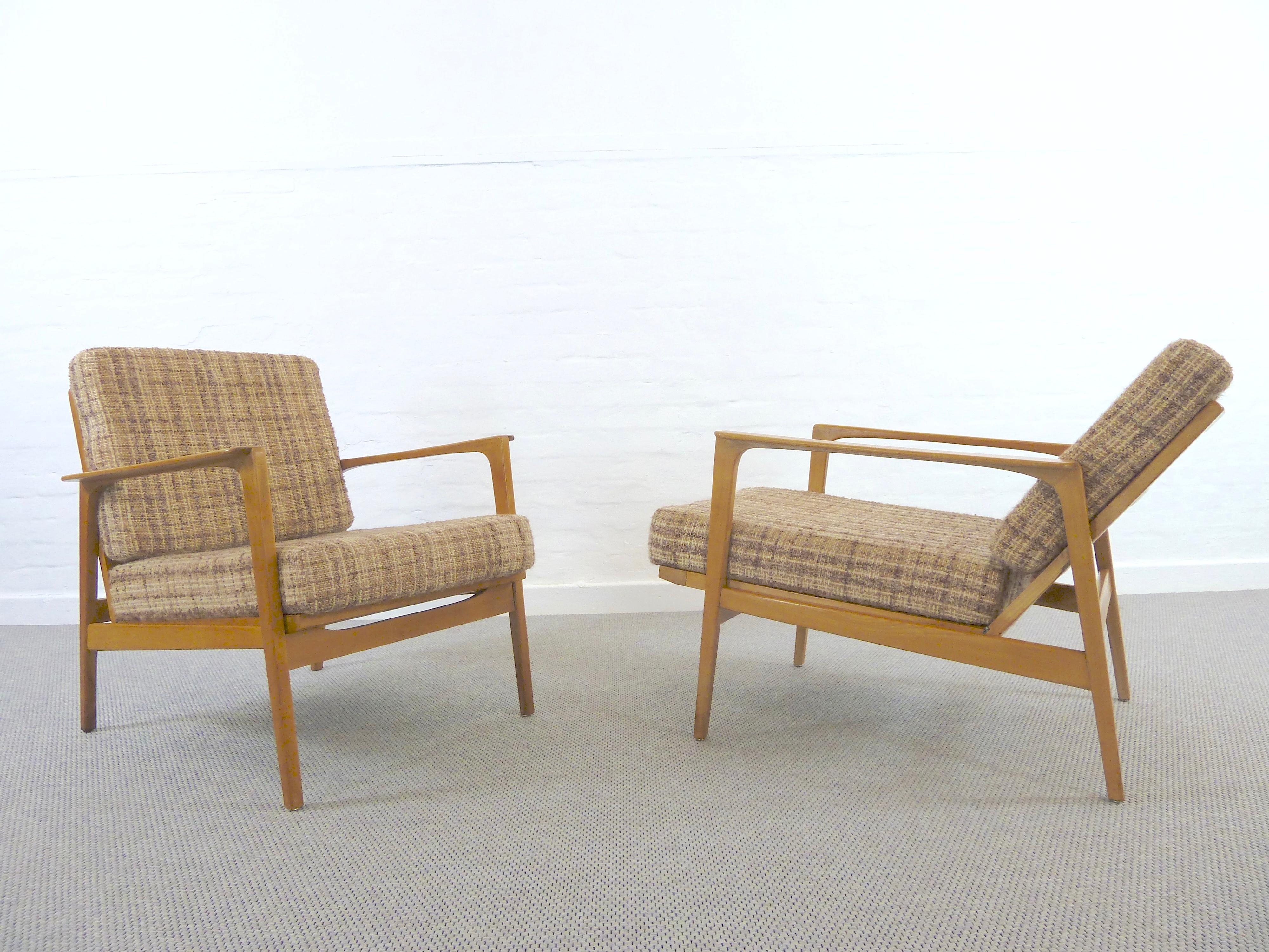 Pair of midcentury Armchairs, Convertible 1960s Lounge-Chairs of Solid Beech For Sale 12