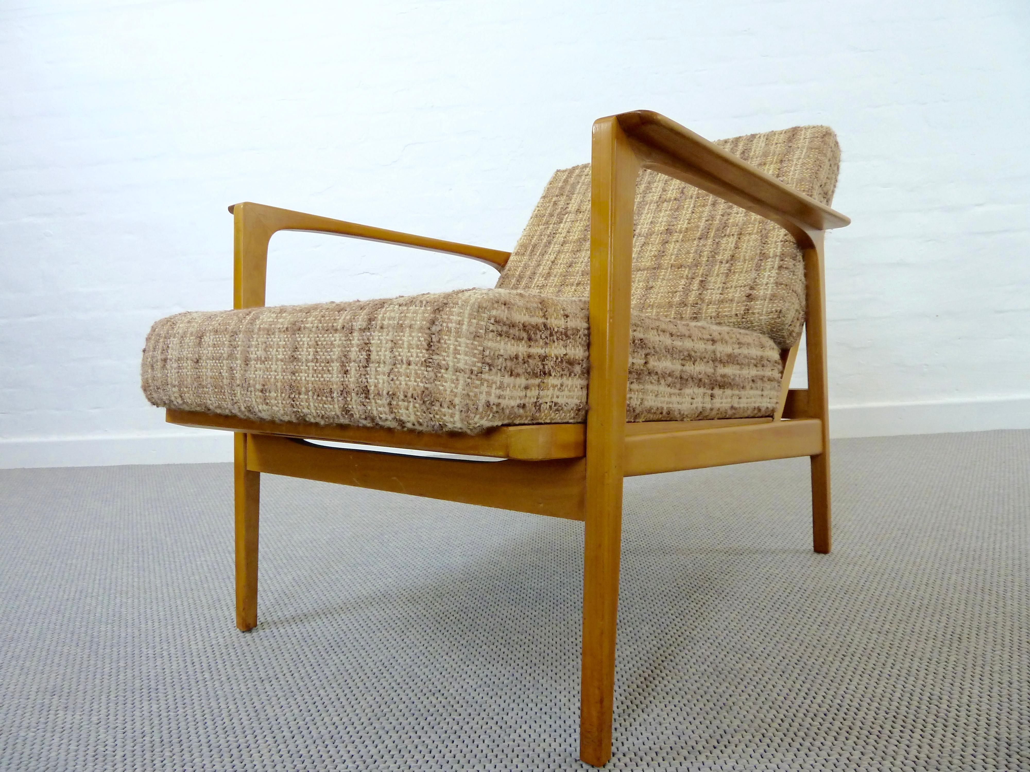 Pair of midcentury Armchairs, Convertible 1960s Lounge-Chairs of Solid Beech For Sale 13