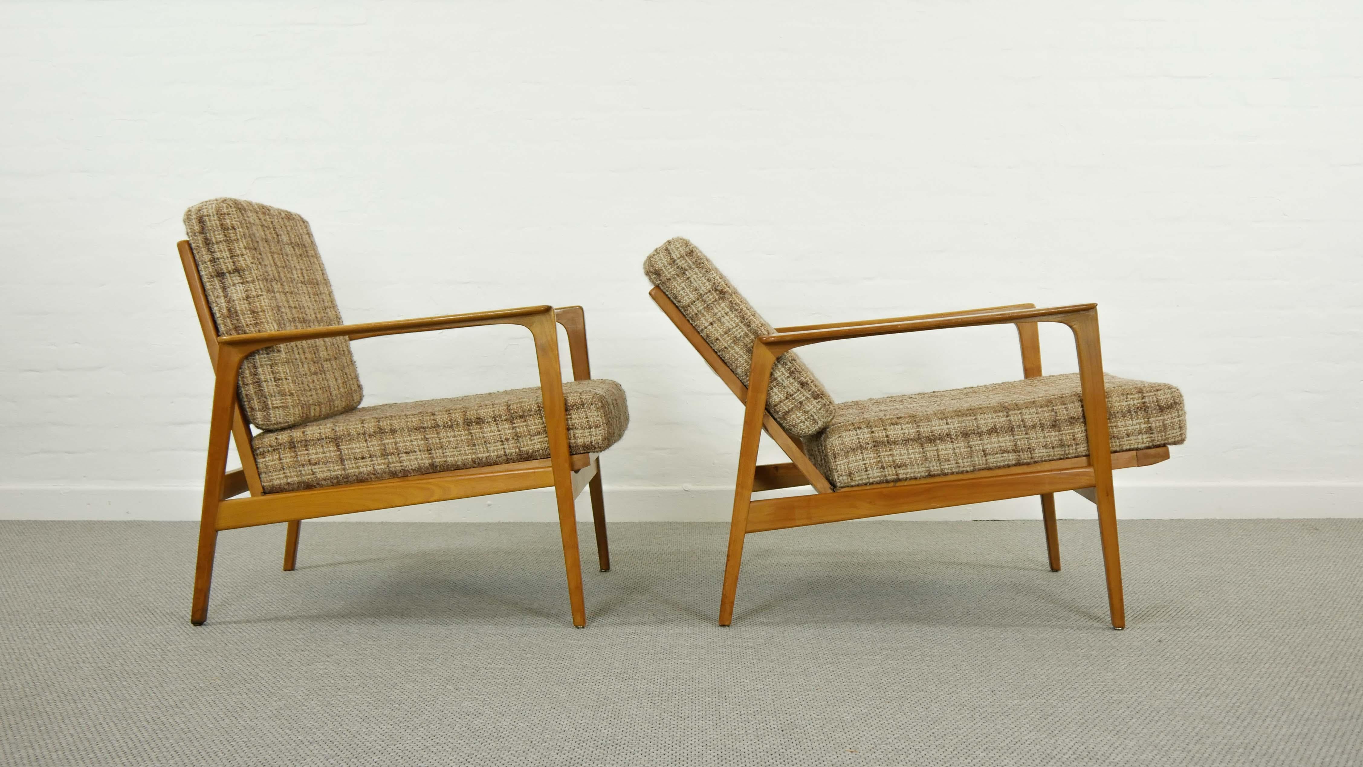 Mid-Century Modern Pair of midcentury Armchairs, Convertible 1960s Lounge-Chairs of Solid Beech For Sale