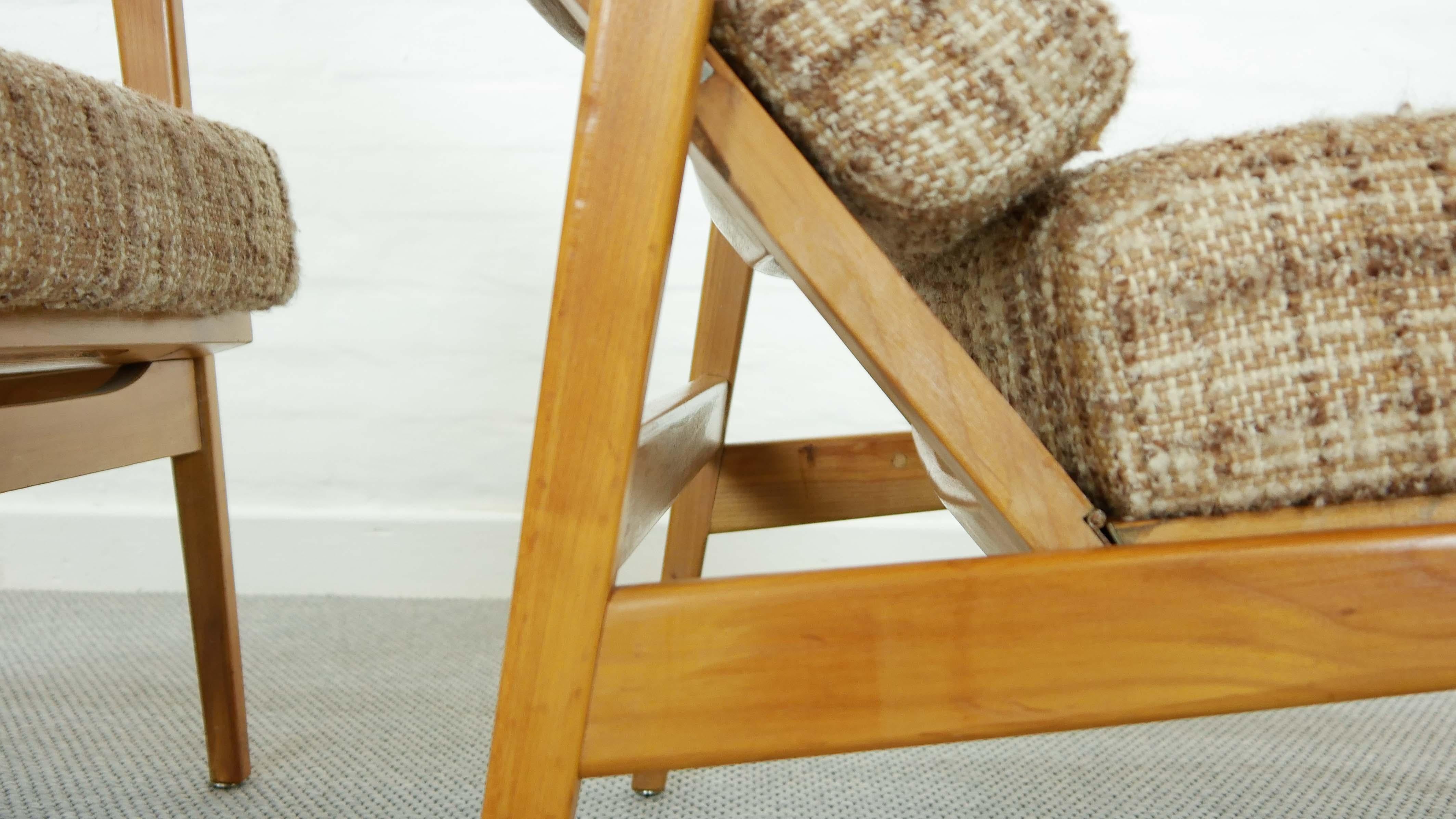 Coppia di poltrone di metà secolo, Lounge-Chairs convertibili degli anni '60 in faggio massiccio in vendita 1