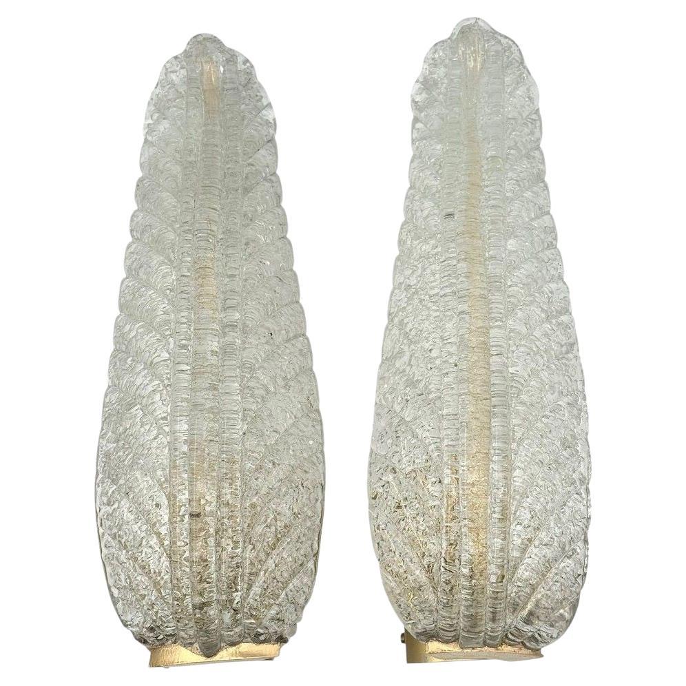 A pair of Art Deco 1940s Barovier
Toso Murano glass feather wall sconces