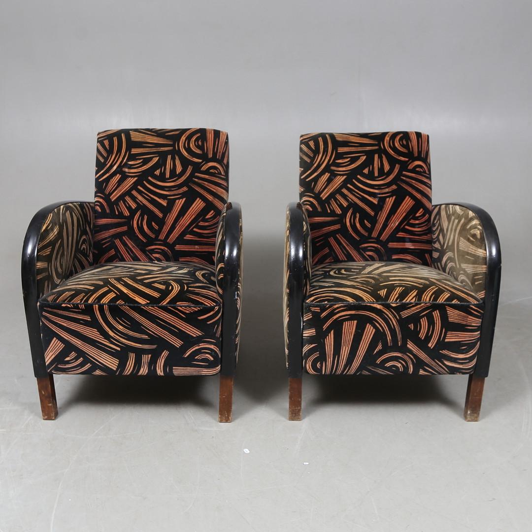 A pair of Art Deco armchairs, first half of the 20th century. In Good Condition In New York, NY