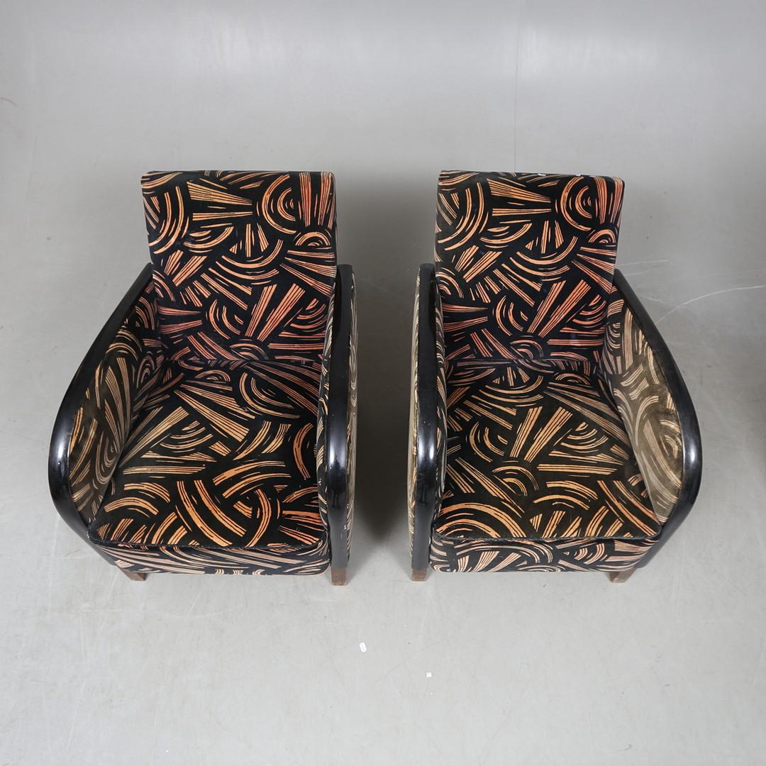 20th Century A pair of Art Deco armchairs, first half of the 20th century.