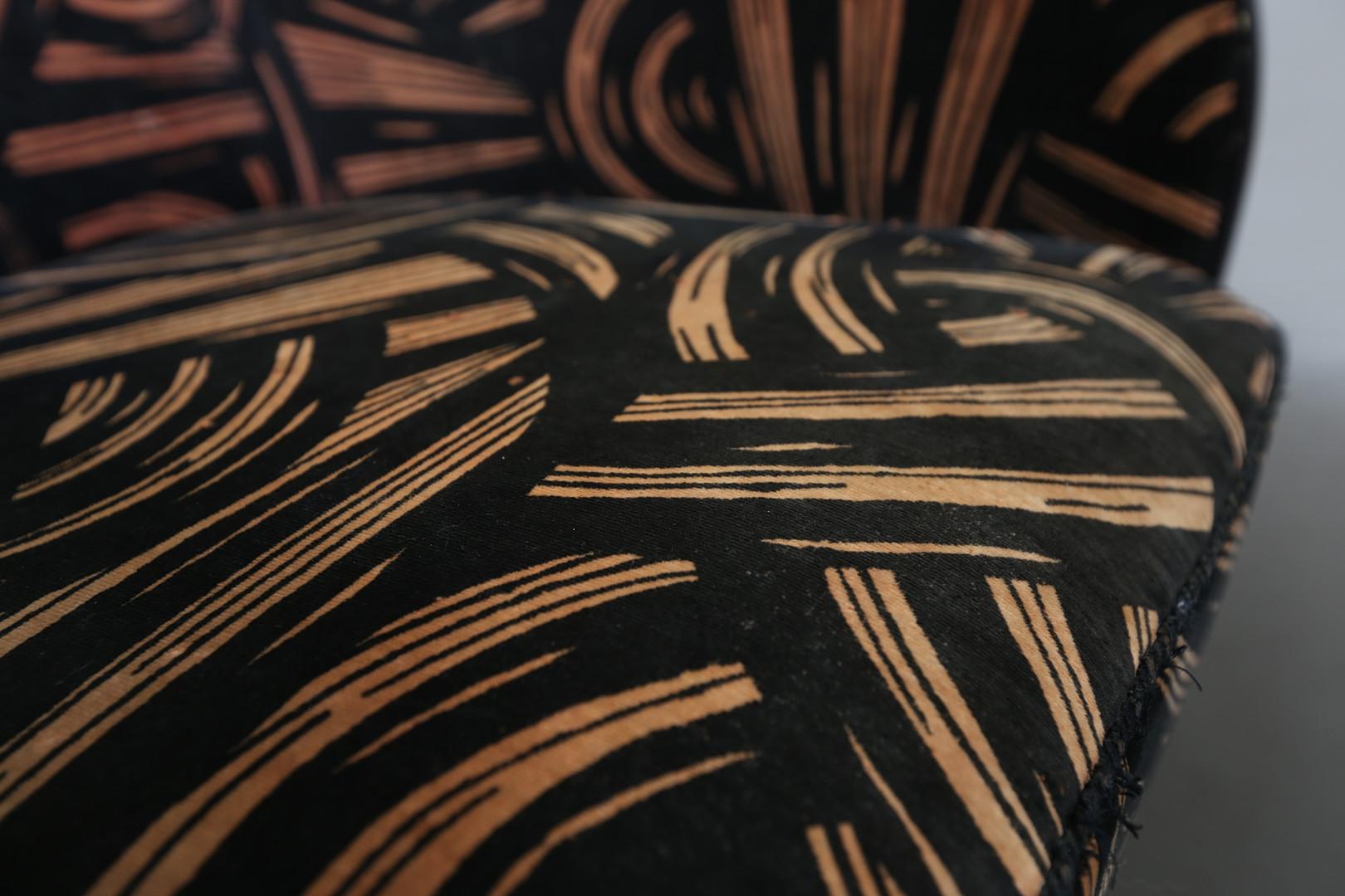 Wood A pair of Art Deco armchairs, first half of the 20th century.