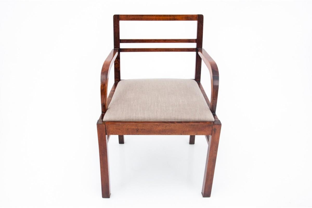 Art-Déco-Sessel aus der ersten Hälfte des 20. Jahrhunderts.

Sessel in sehr gutem Zustand.

Abmessungen: Höhe 81 cm / Sitzhöhe. 45 cm / Breite 55 cm / Tiefe 52 cm
