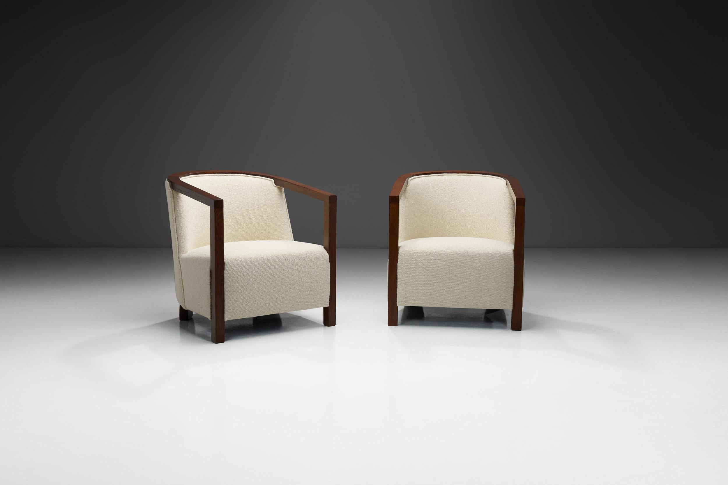Européen Paire de fauteuils Art déco en bois teinté, Europe vers 1930 en vente