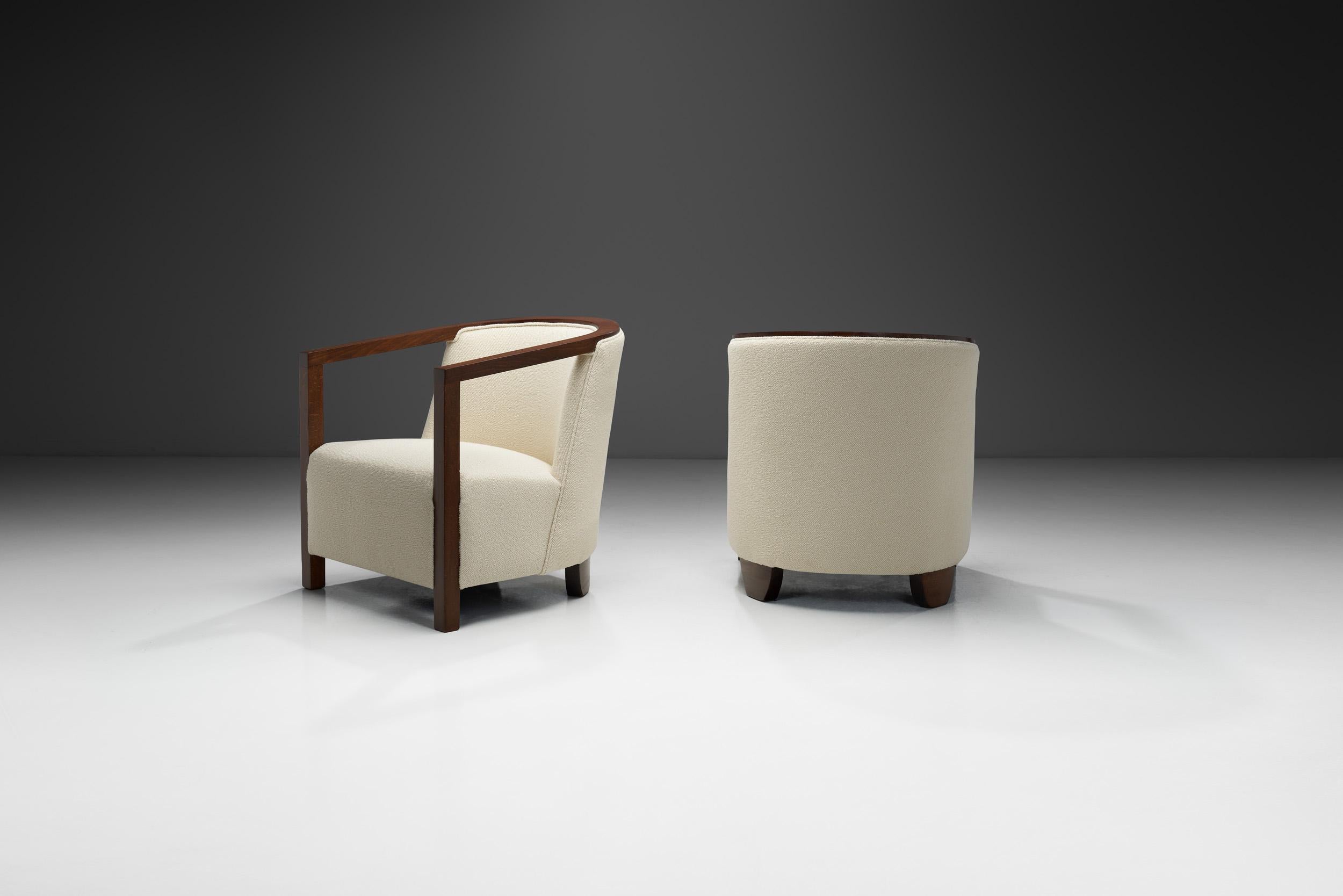Paire de fauteuils Art déco en bois teinté, Europe vers 1930 Bon état - En vente à Utrecht, NL