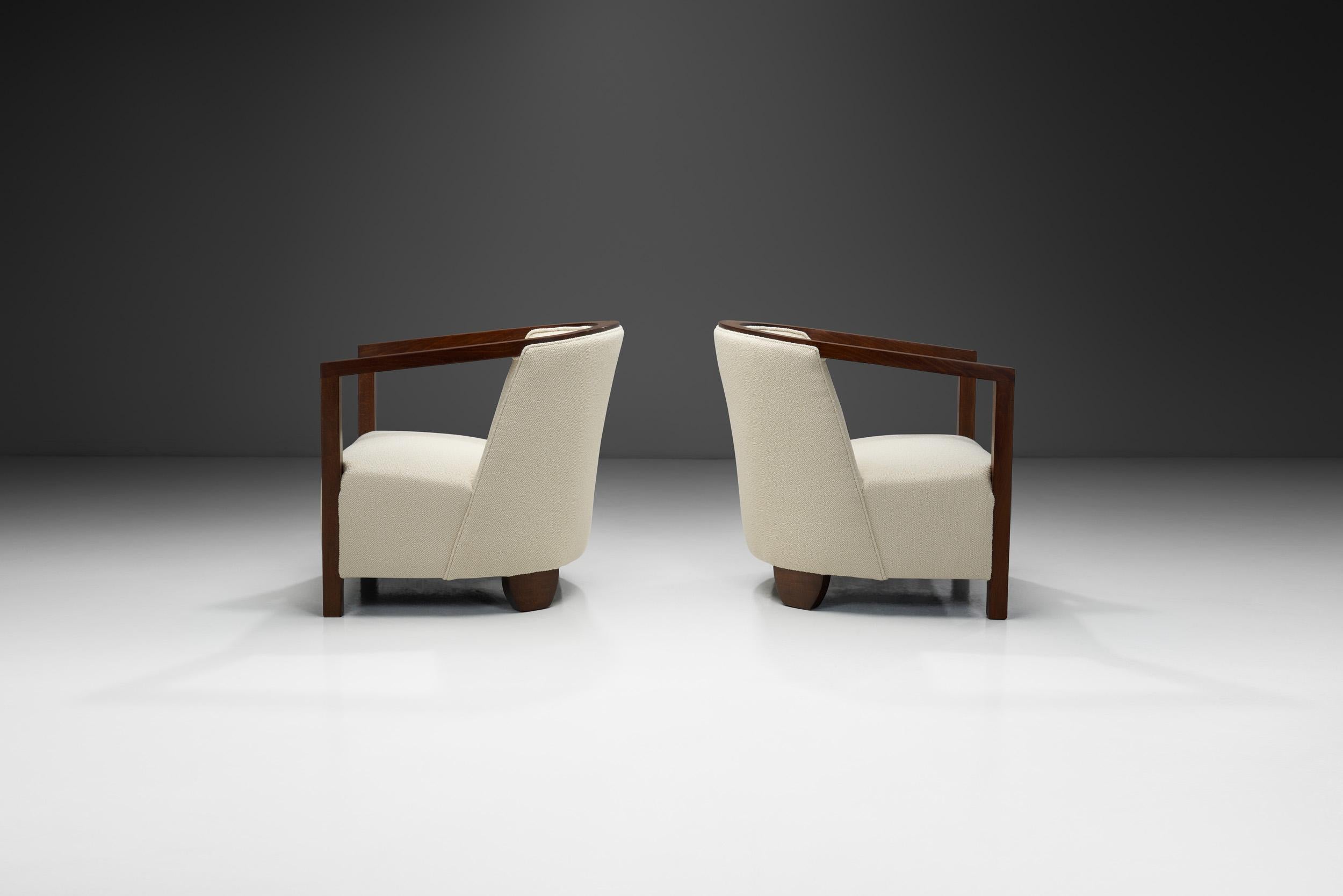 Milieu du XXe siècle Paire de fauteuils Art déco en bois teinté, Europe vers 1930 en vente