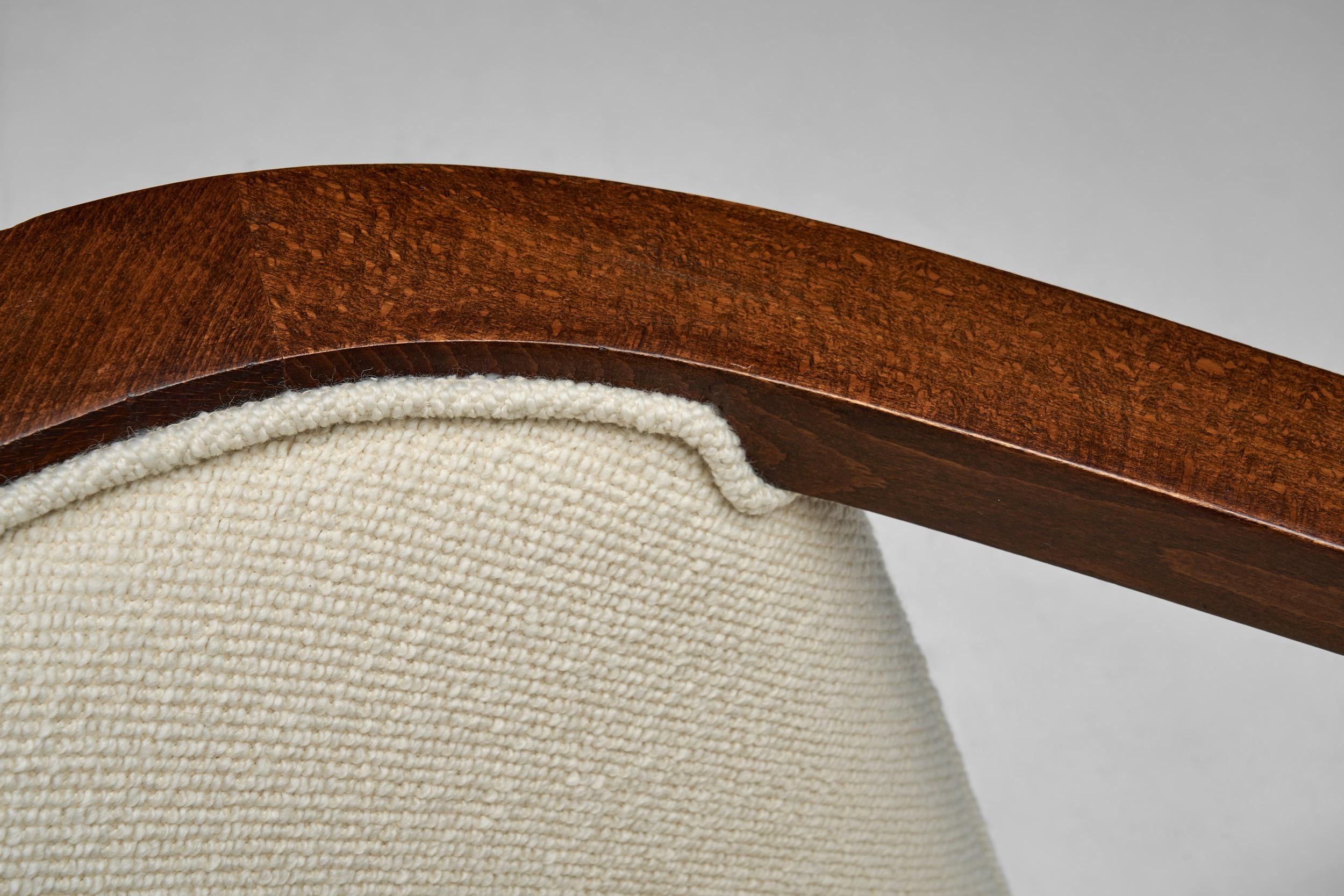 Paire de fauteuils Art déco en bois teinté, Europe vers 1930 en vente 3