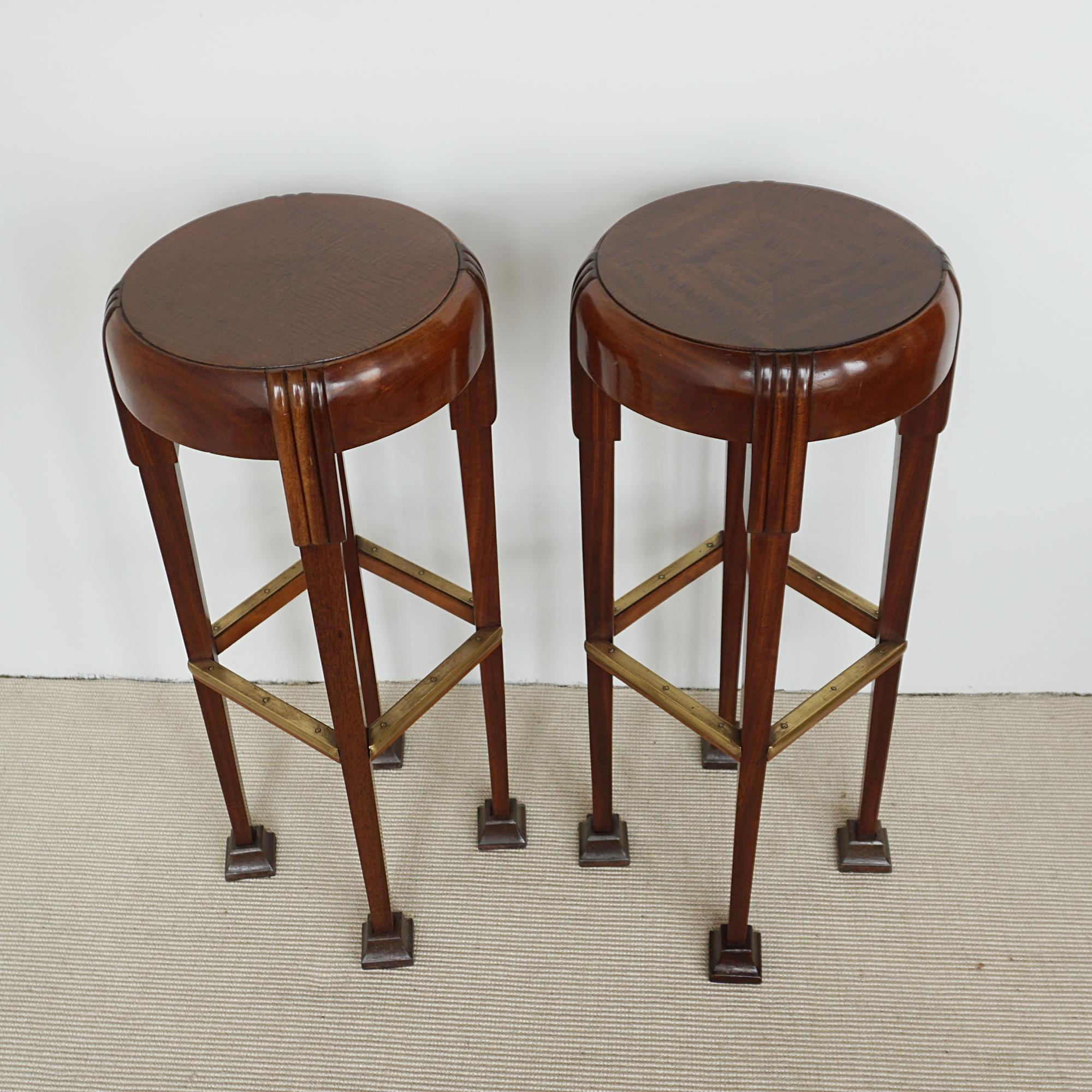 A Pair of Art Deco Bar Stools in Solid Walnut, Circa 1930 In Good Condition In Forest Row, East Sussex