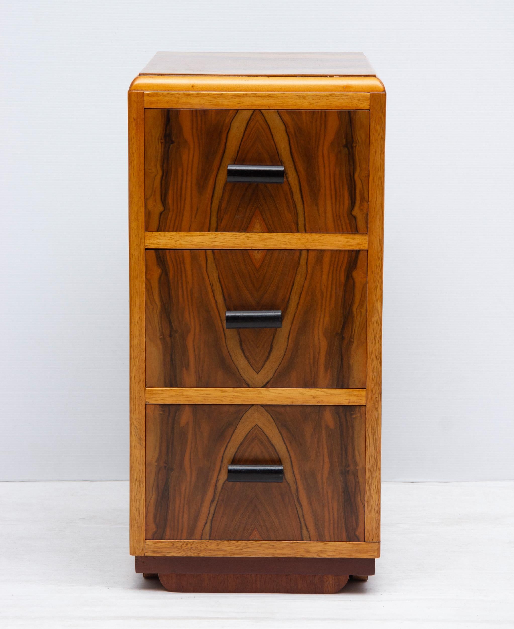 Pair of Art Deco Bedside Cabinets In Good Condition In London, GB