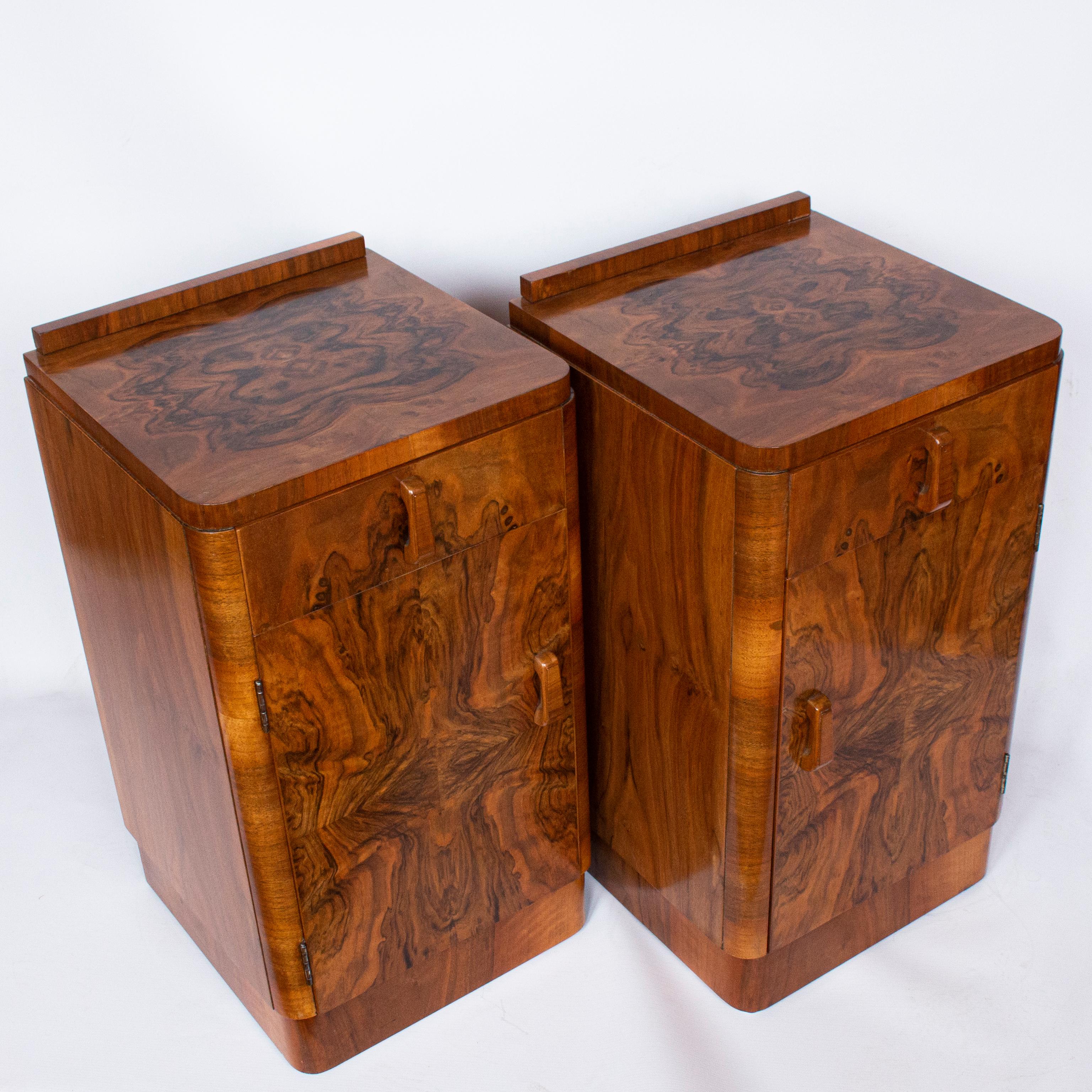 A pair of Art Deco bedside cabinets in figured and burr walnut with original wooden handles. Drawer to top with shelved cabinet underneath.

Dimensions: H 66cm, W 36cm, D 37cm

Origin: English

Date: circa 1930.

 