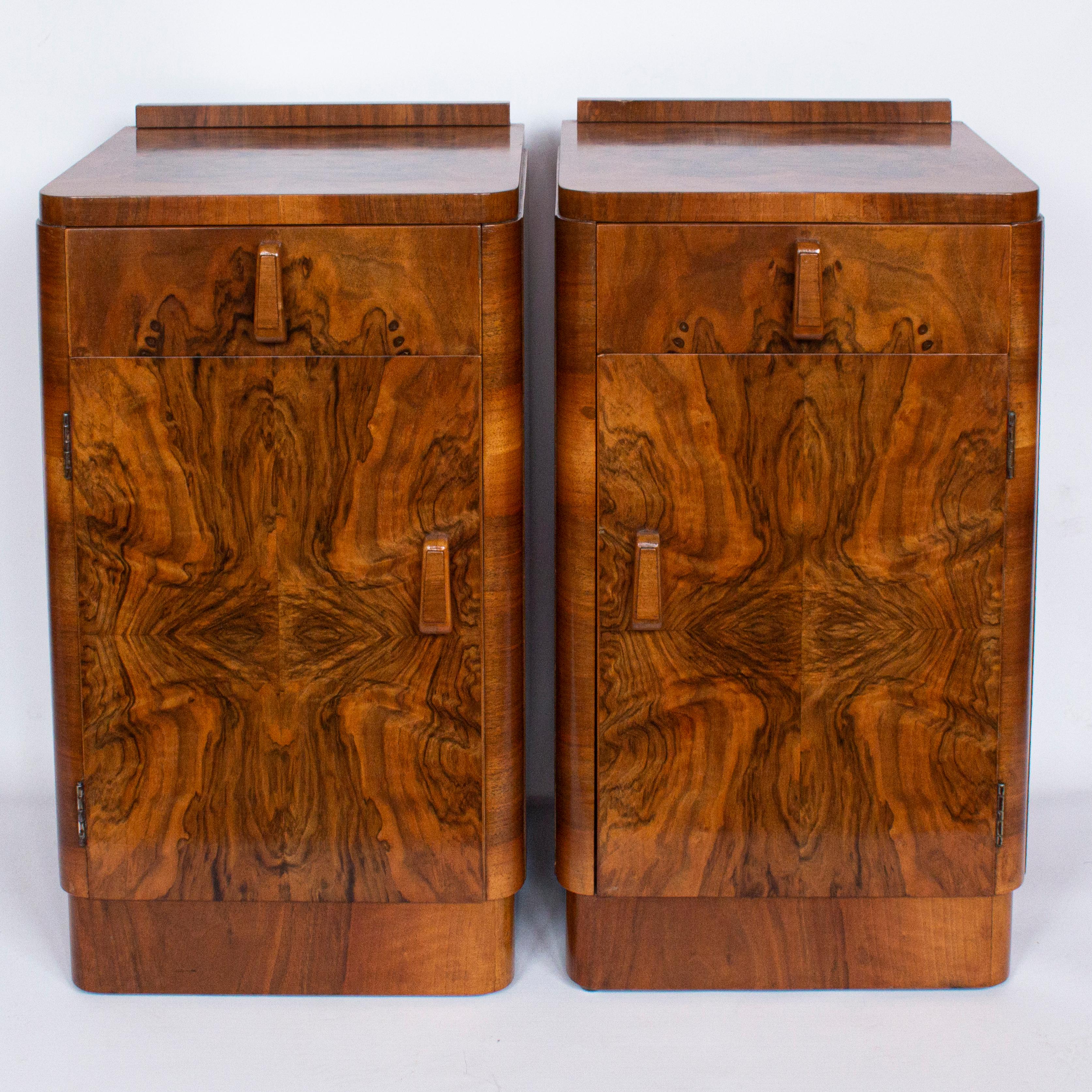 Pair of Art Deco Bedside Cabinets in Figured and Burr Walnut, Original Handles In Good Condition In Forest Row, East Sussex