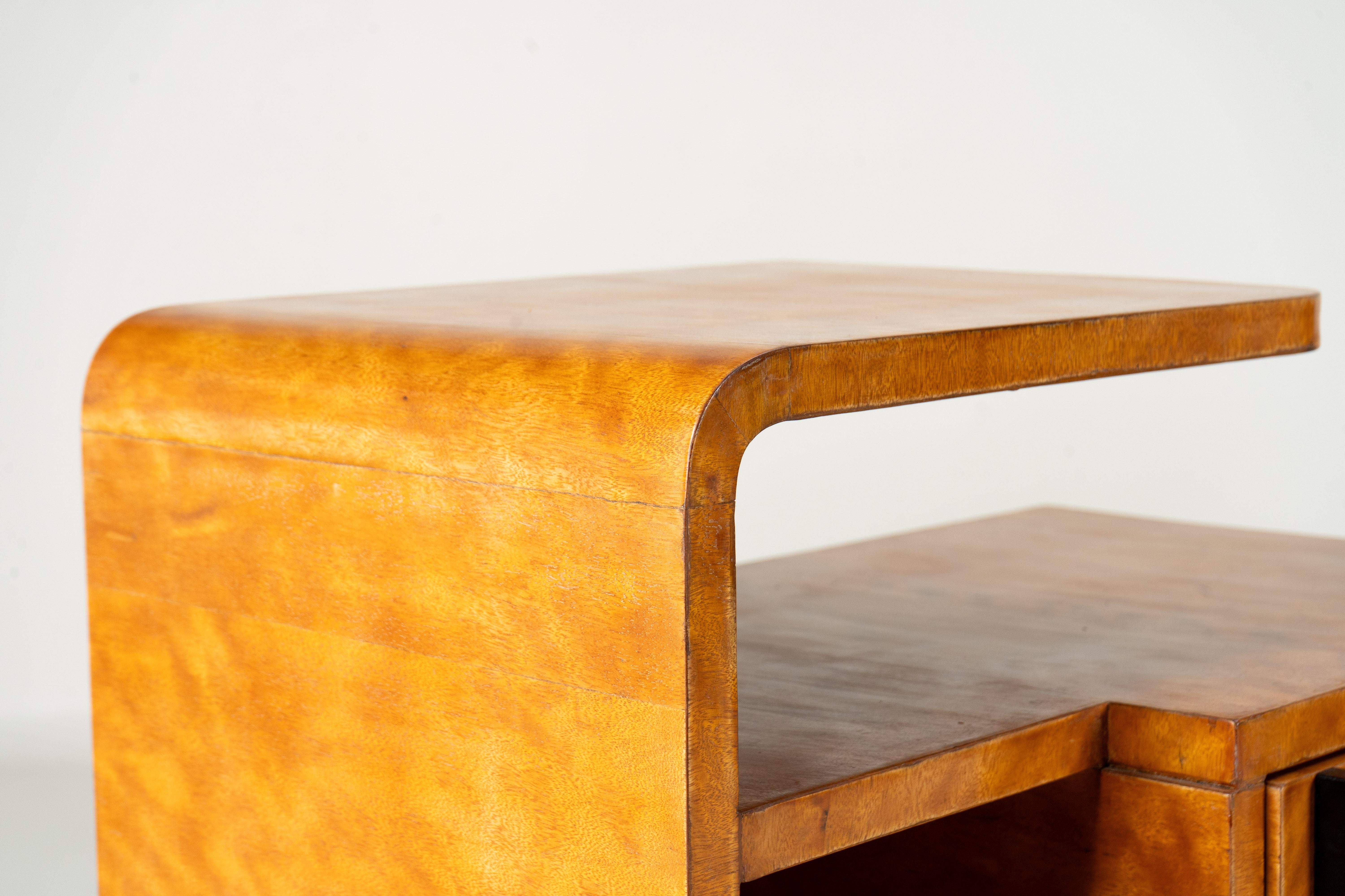 A Pair of Art Deco Bedside Chests For Sale 5