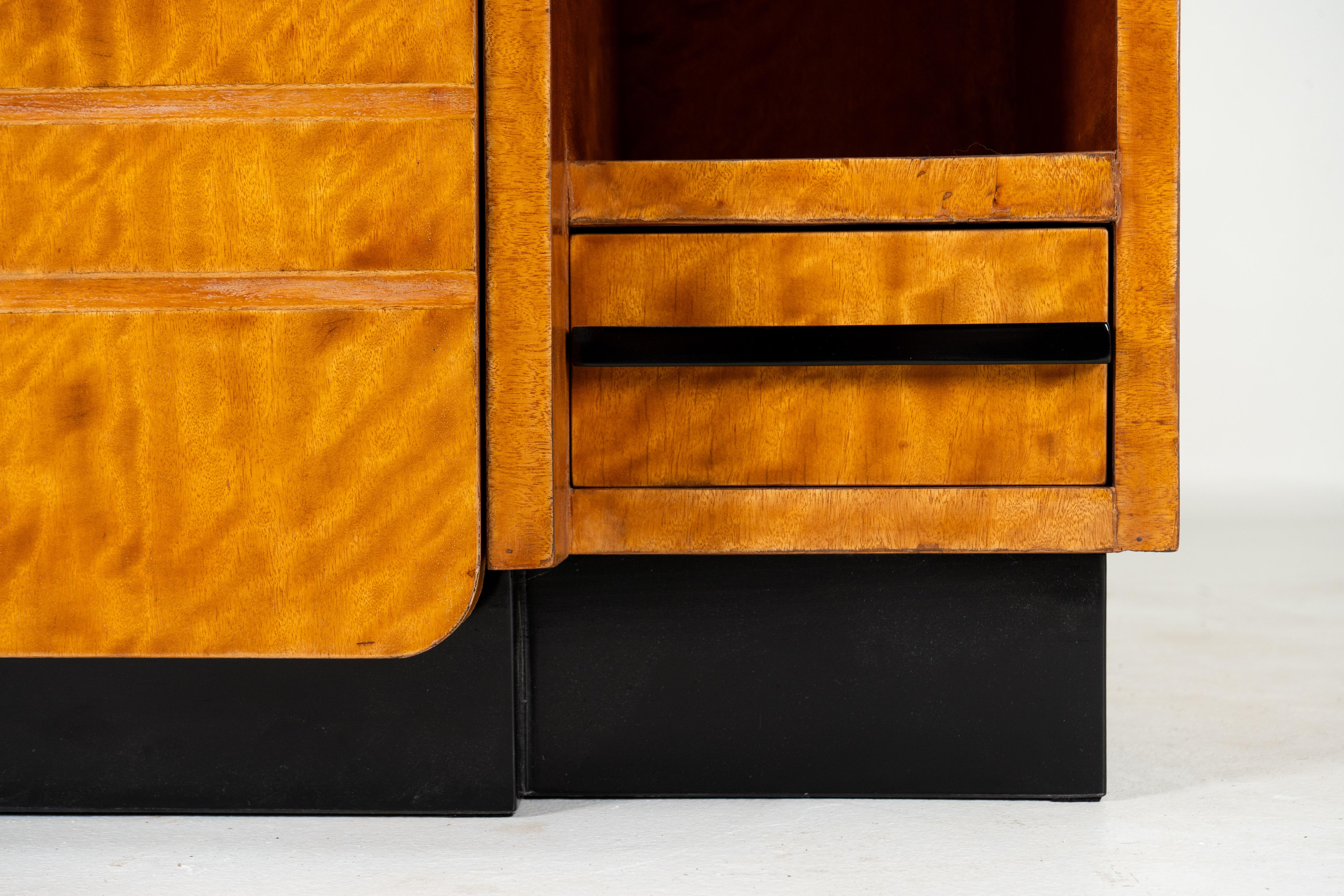 A Pair of Art Deco Bedside Chests For Sale 2