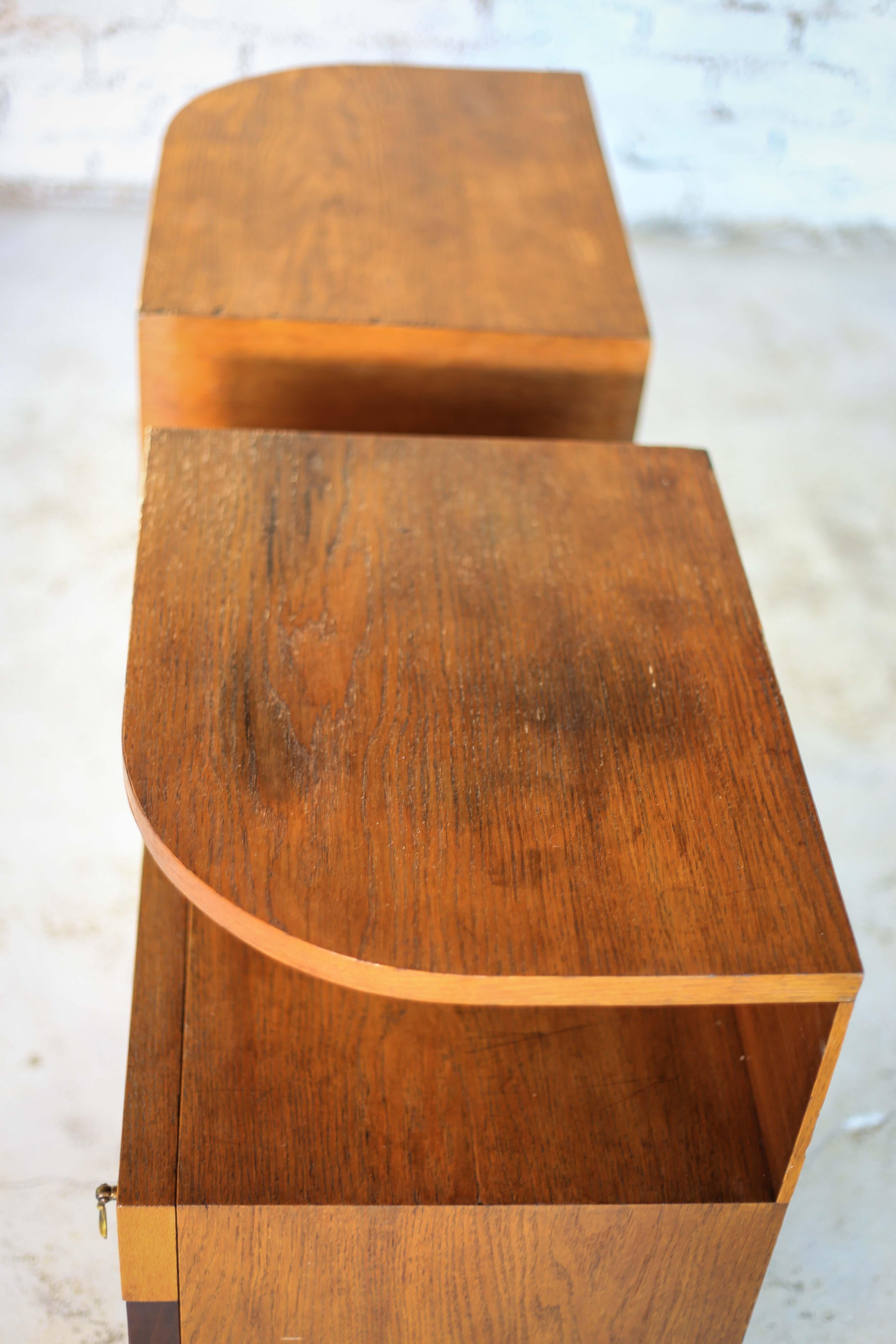 Pair of Art Deco Bedside Pedestals, Oak and Mahogany For Sale 7