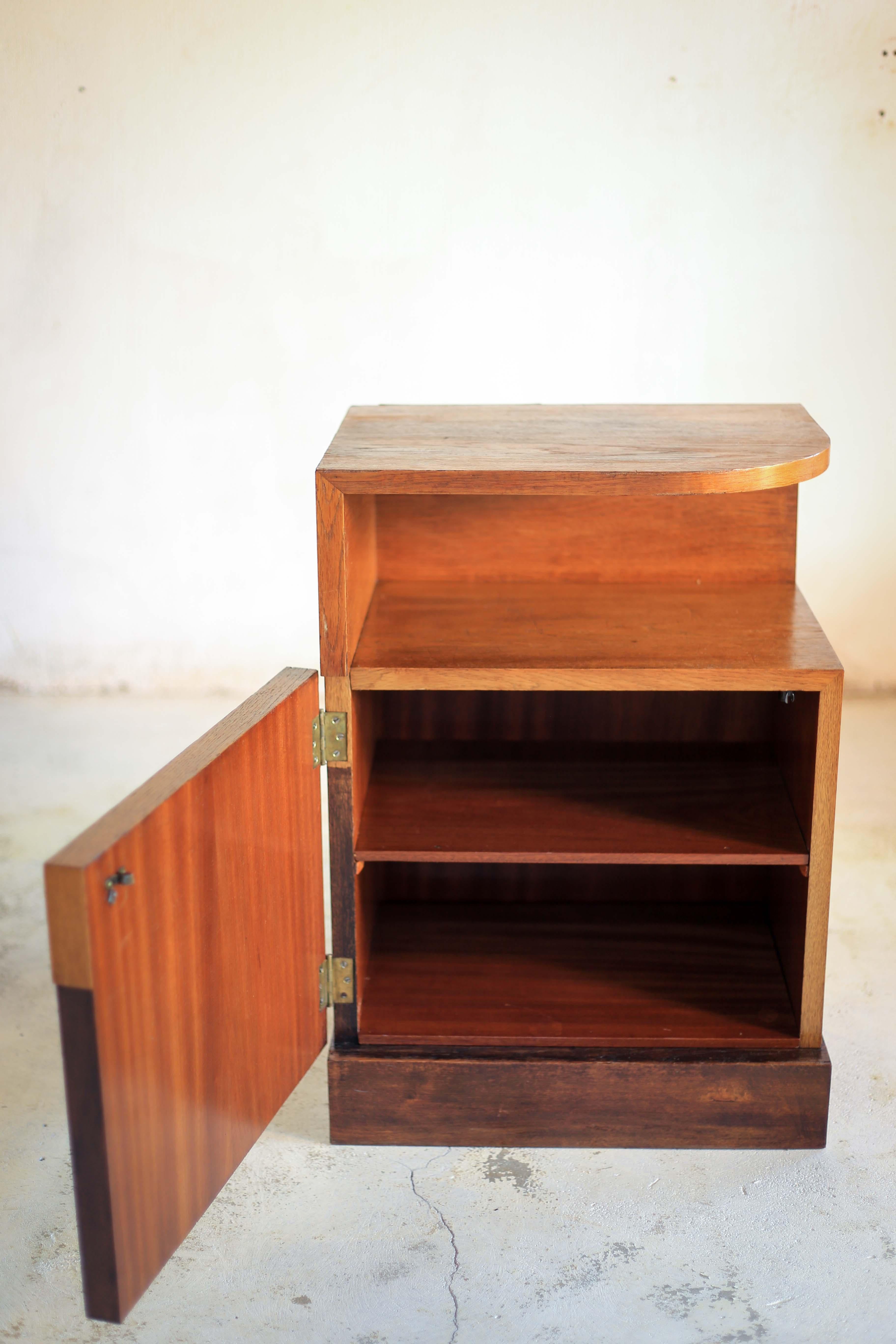 Mid-20th Century Pair of Art Deco Bedside Pedestals, Oak and Mahogany For Sale