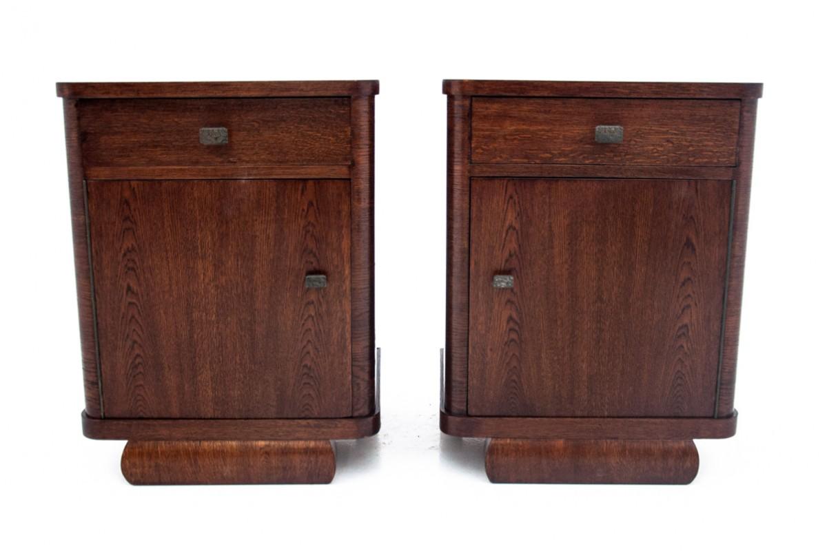 A pair of Art Deco bedside tables, Poland, 1950s. After renovation In Good Condition For Sale In Chorzów, PL