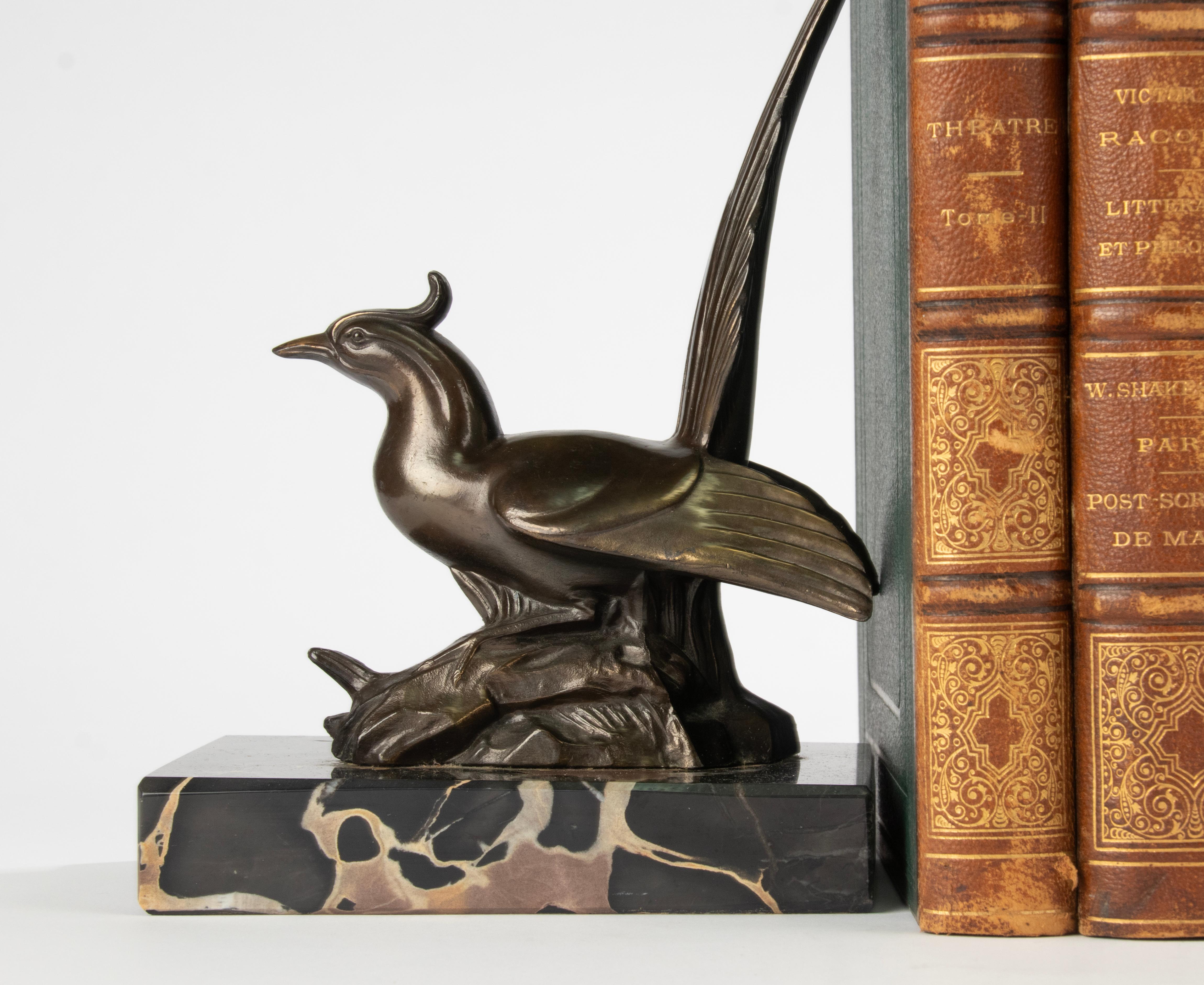 Paire de serre-livres Art Déco - Spelter et marbre - Oiseaux en vente 1