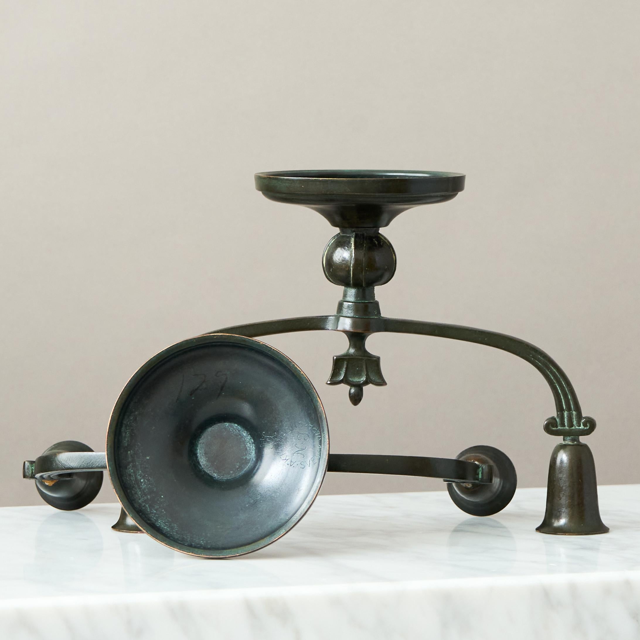 Bronzo Coppia di candelabri in bronzo Art Déco di Nordiska Juvelaktiebolaget Svezia anni '30 in vendita