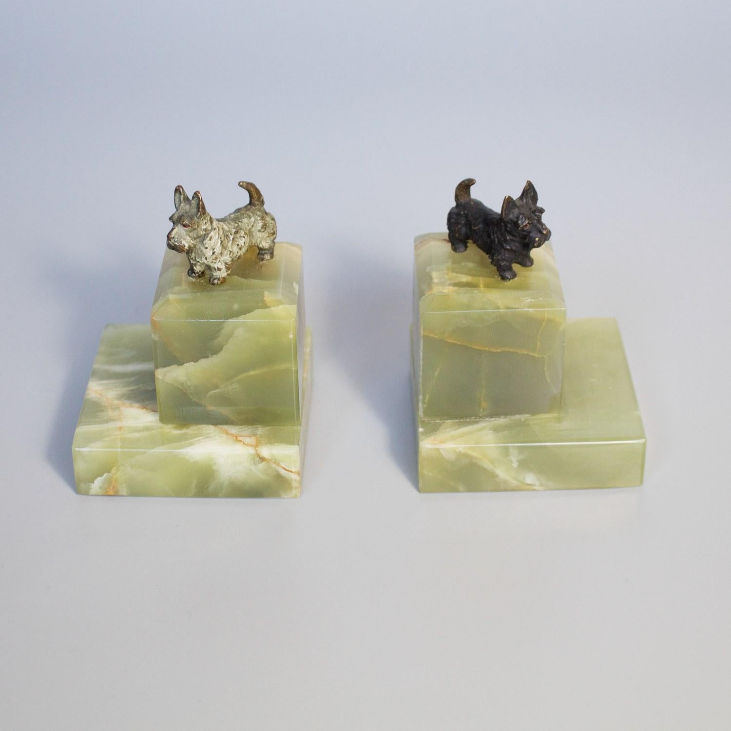 A pair of Art Deco Scottie dog bookends. Solid bronze set over green onyx bases. 

Dimensions: H 9cm, W 6.8cm, D 6.5cm

Origins: English

Date: circa 1930

Item number: 288205.