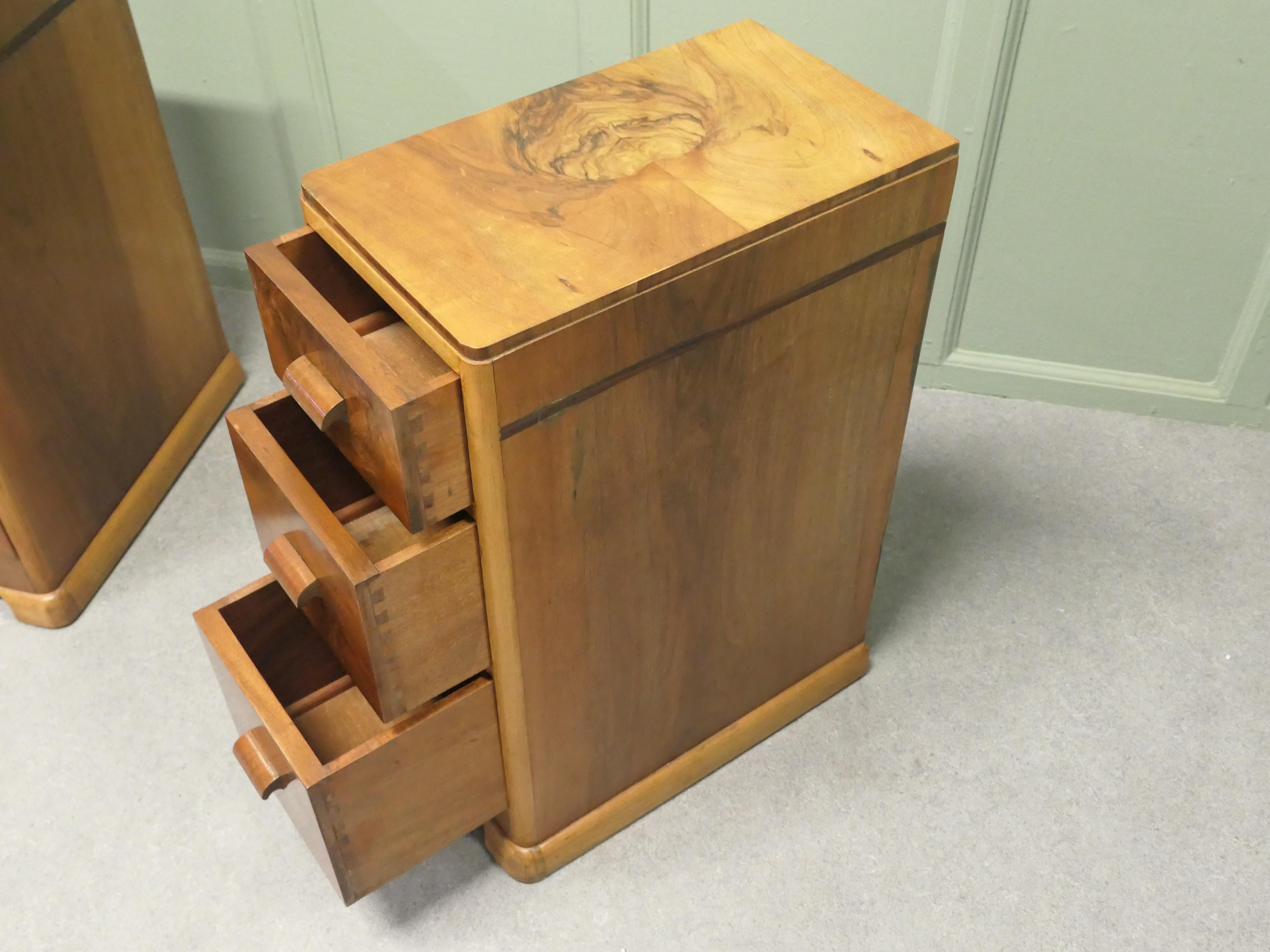 A Pair of Art Deco Burr Walnut Bedside Chest of Drawers In Good Condition For Sale In Godshill, Isle of Wight