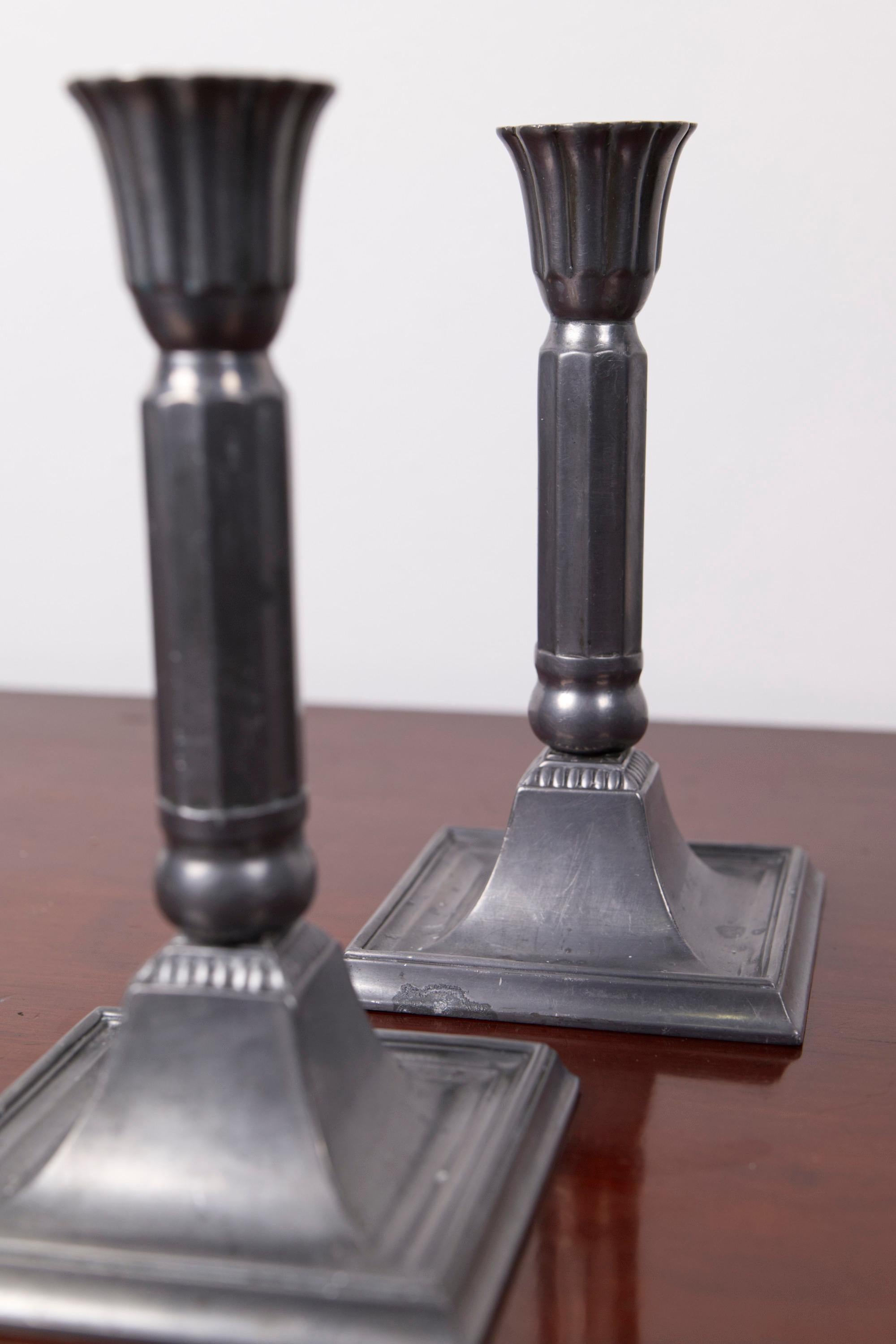 A Pair of Art Deco candle sticks by Just Andersen, model D54, Denmark, 1930s en vente 3