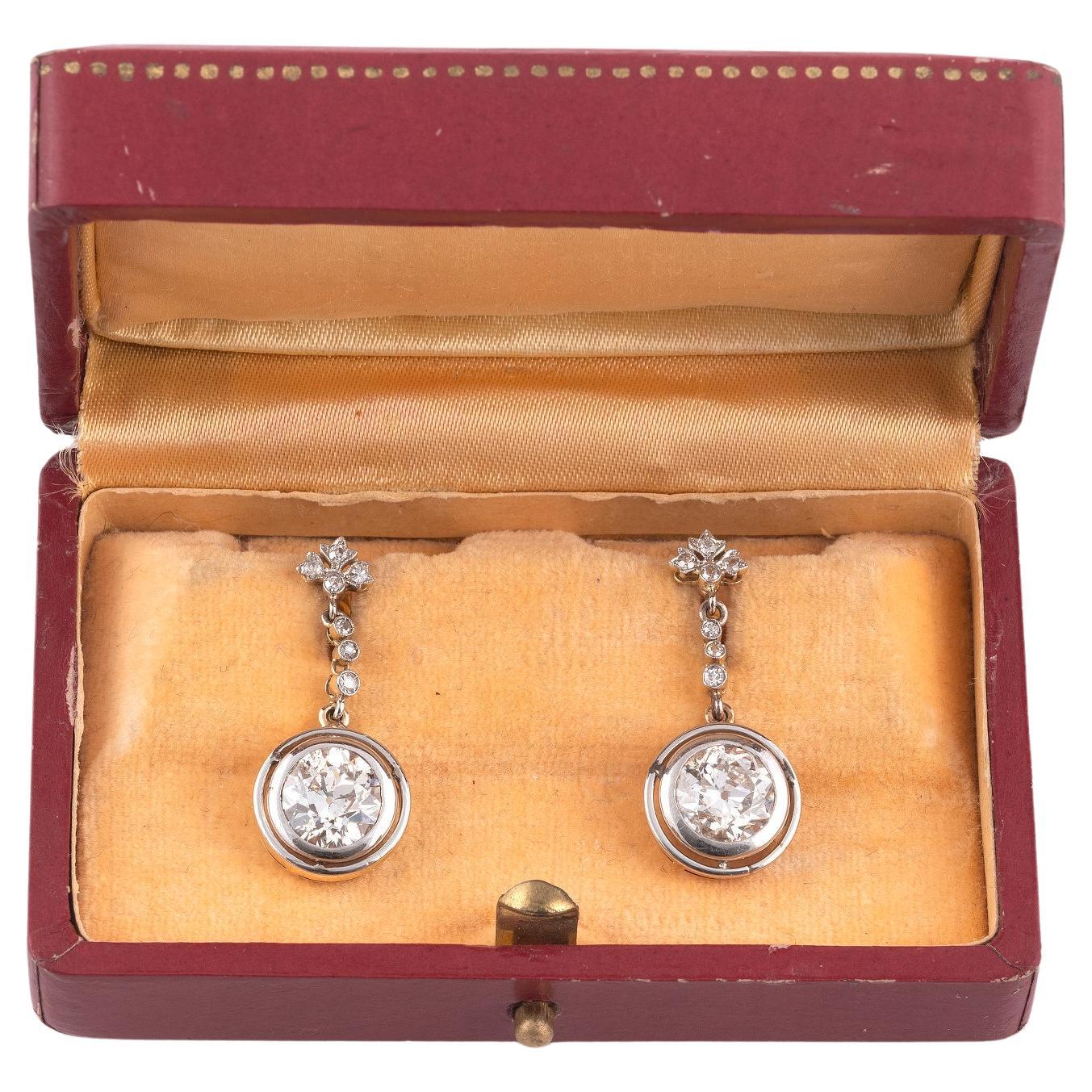 A Pair Of Art Deco Diamond Earrings Circa 1925 In Excellent Condition For Sale In Firenze, IT