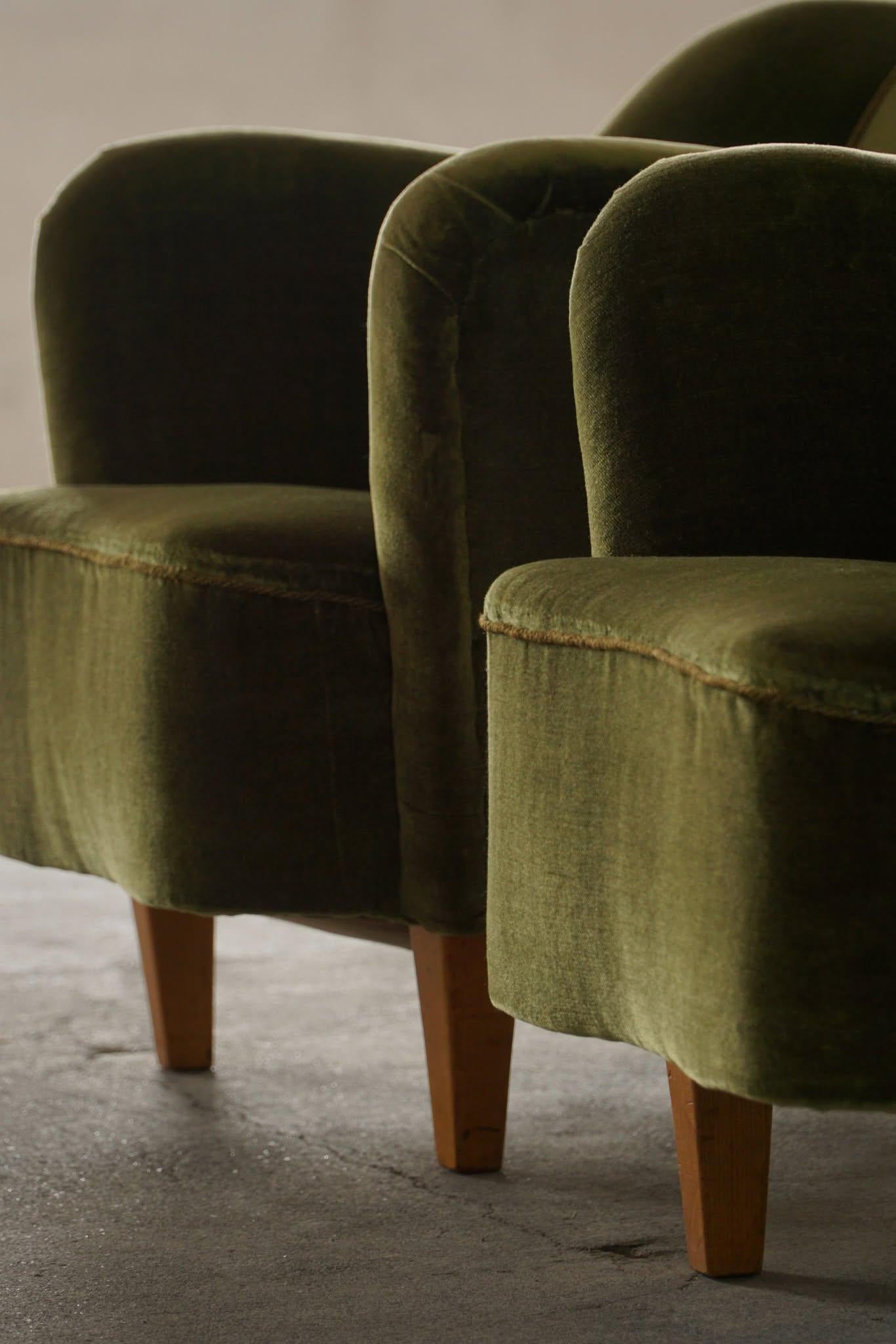 A Pair of Art Deco Easy Chairs in Green Velour, Swedish Cabinetmaker, 1940s For Sale 5