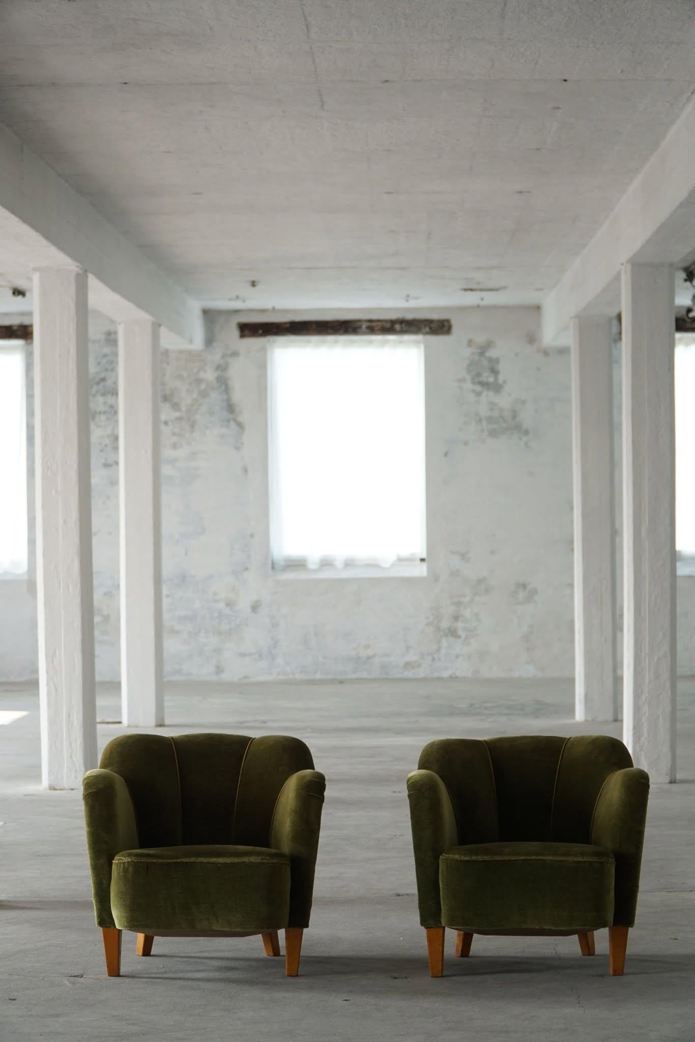 A Pair of Art Deco Easy Chairs in Green Velour, Swedish Cabinetmaker, 1940s For Sale 6