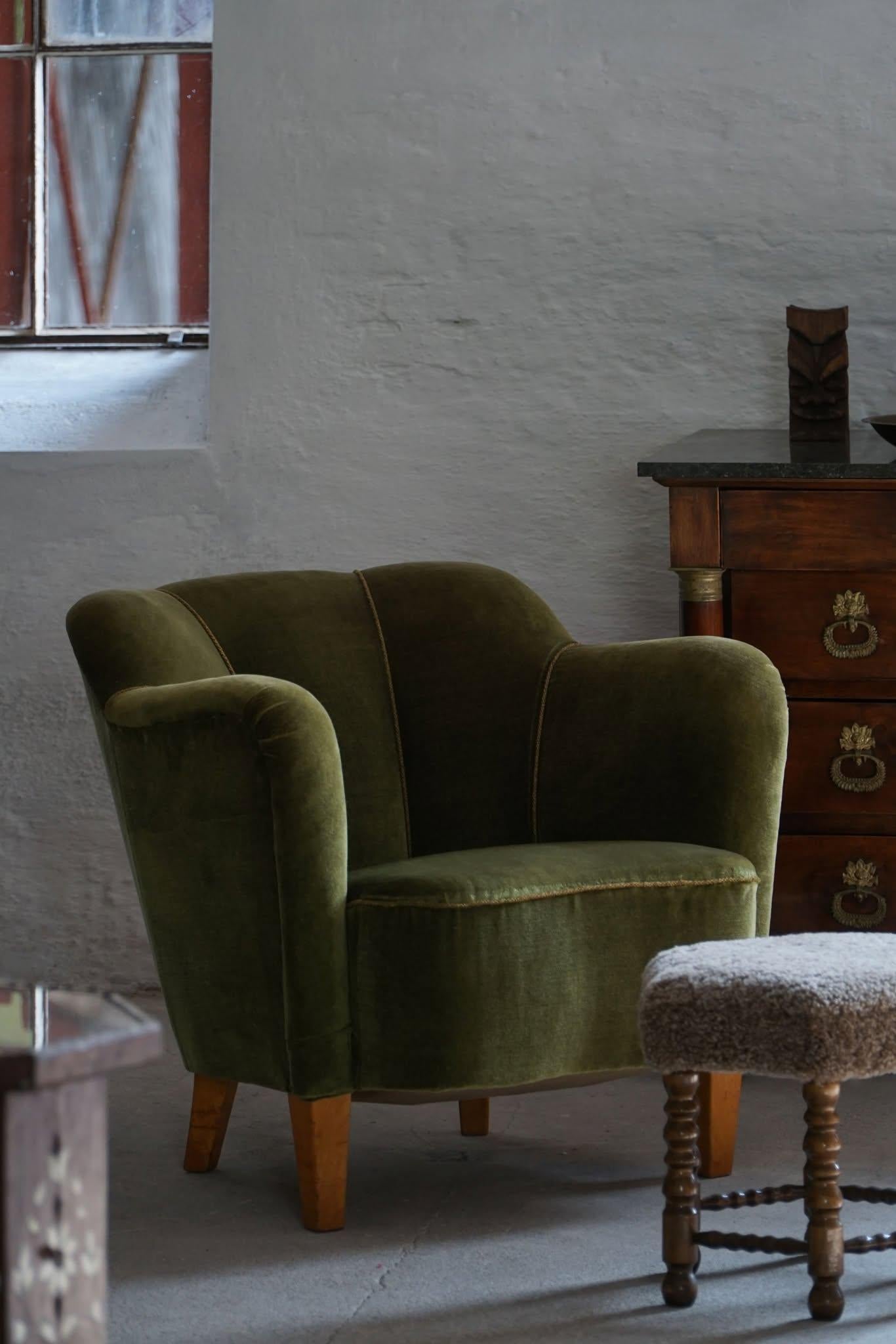 A Pair of Art Deco Easy Chairs in Green Velour, Swedish Cabinetmaker, 1940s For Sale 7