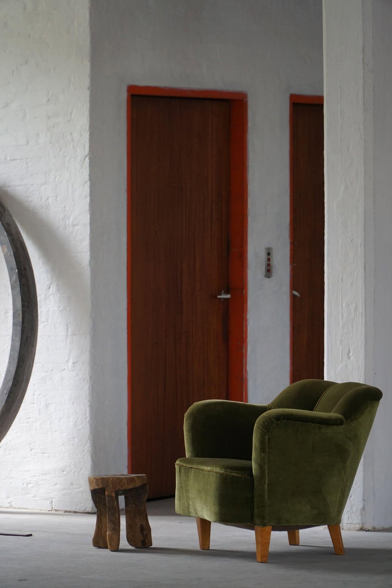 A Pair of Art Deco Easy Chairs in Green Velour, Swedish Cabinetmaker, 1940s For Sale 2