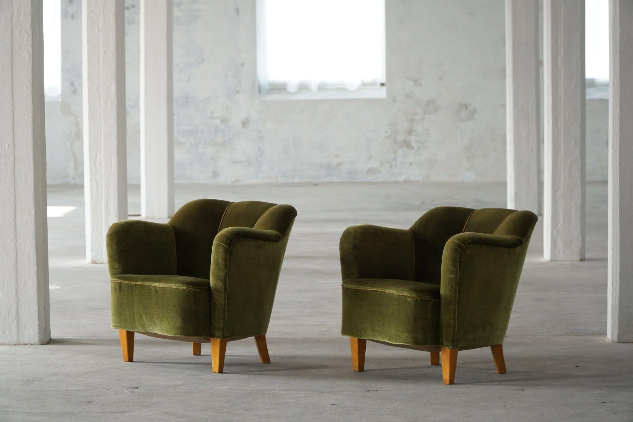 A Pair of Art Deco Easy Chairs in Green Velour, Swedish Cabinetmaker, 1940s For Sale 3