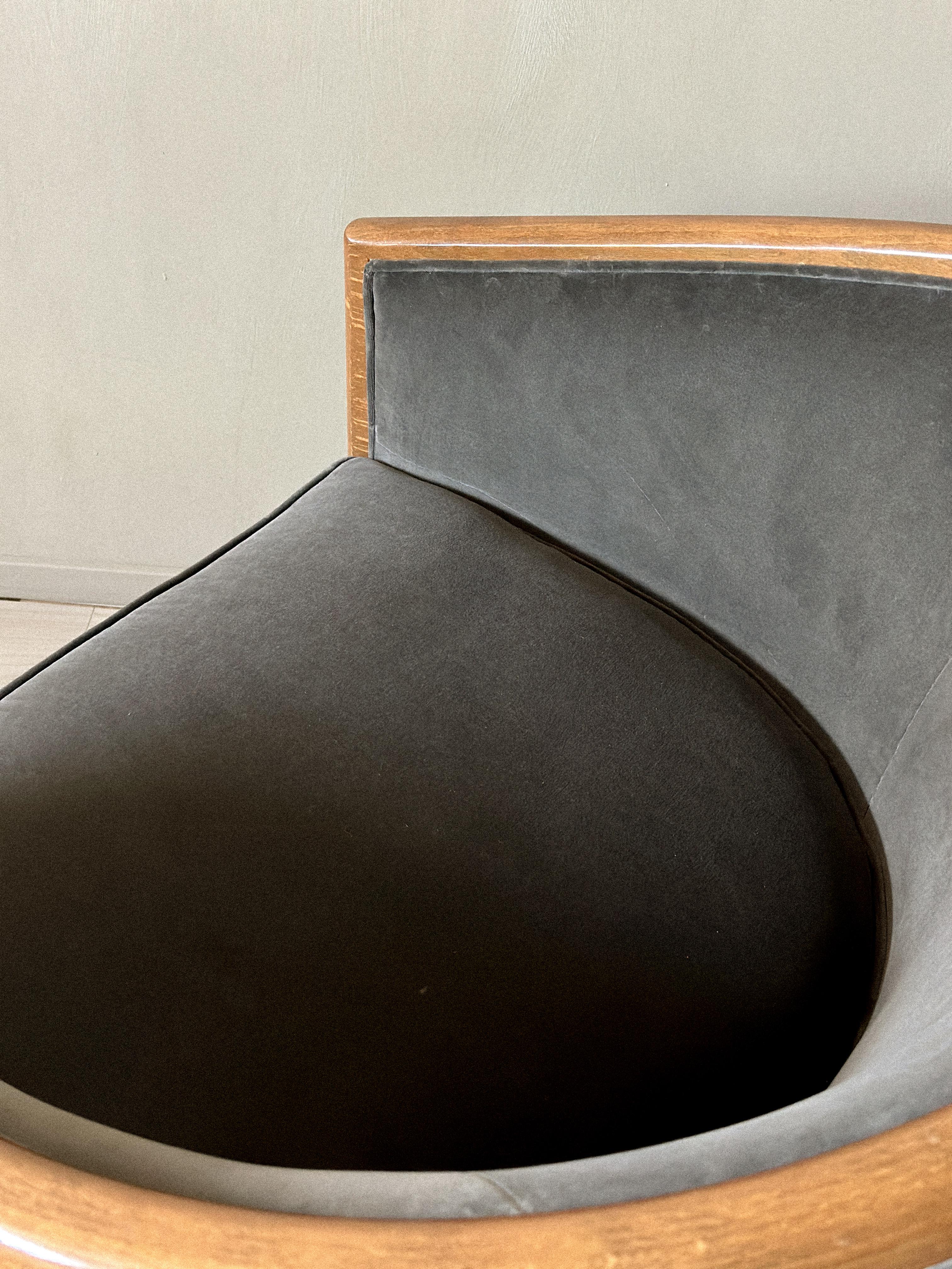 20ième siècle Paire de chaises Œuf Art déco en velours, Scandinavie, vers les années 1960 en vente