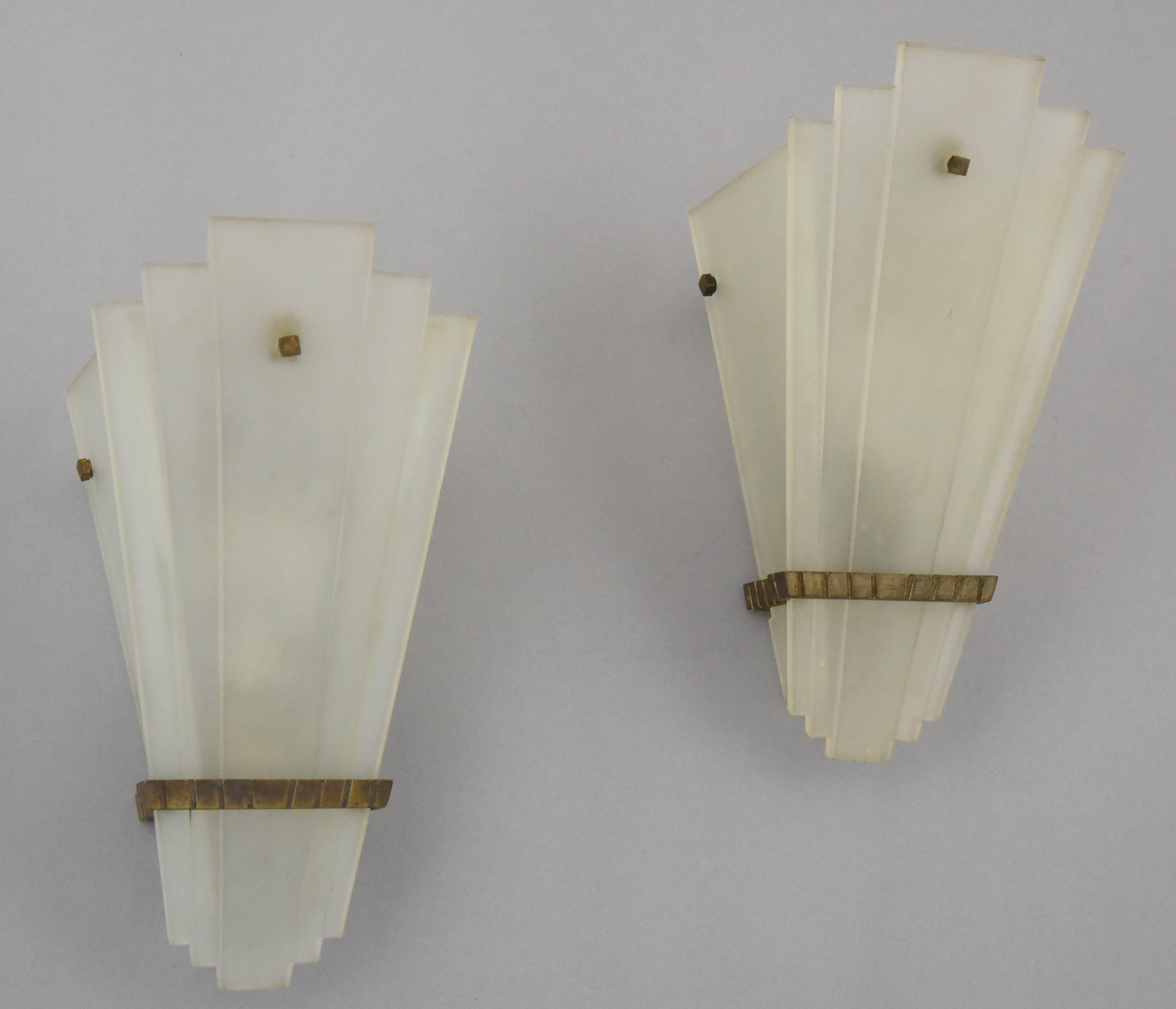 A pair of very good quality Art Deco glass and bronze wall lights or sconces in frosted glass and bronze made in France, 1920-1930.
Material: Frosted glass. Bronze. Metal fixture.
Origin: France
Size: H 25 cm x L 13.5 cm x W 12 / 6 cm.
H 9.8