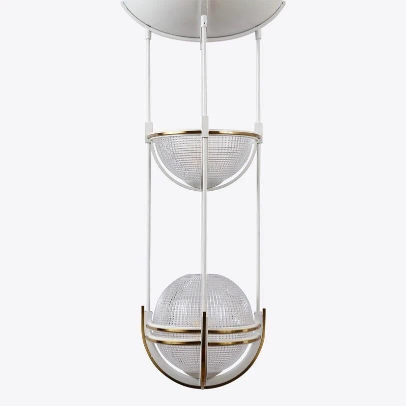 Laiton Paire de plafonniers à suspension Art Déco en verre globulaire Holophane en vente