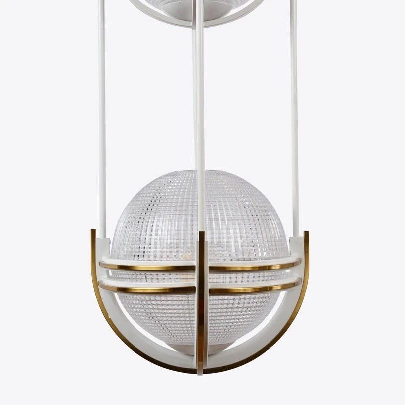 Ein Paar Art Deco Holophane Globular Glas Pendel Deckenleuchten im Angebot 1