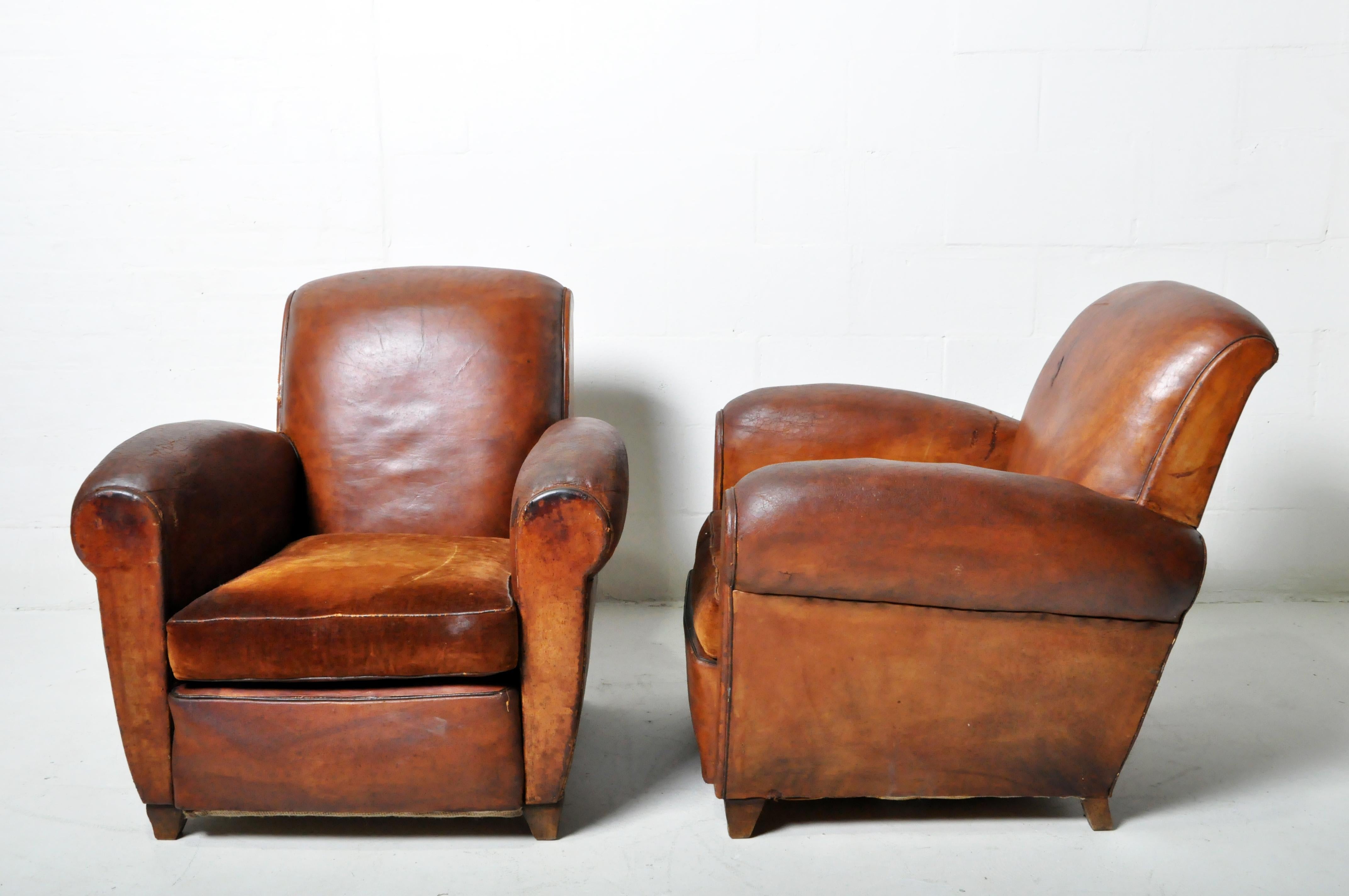 Pair of Art Deco Leather Club Chairs In Distressed Condition In Chicago, IL