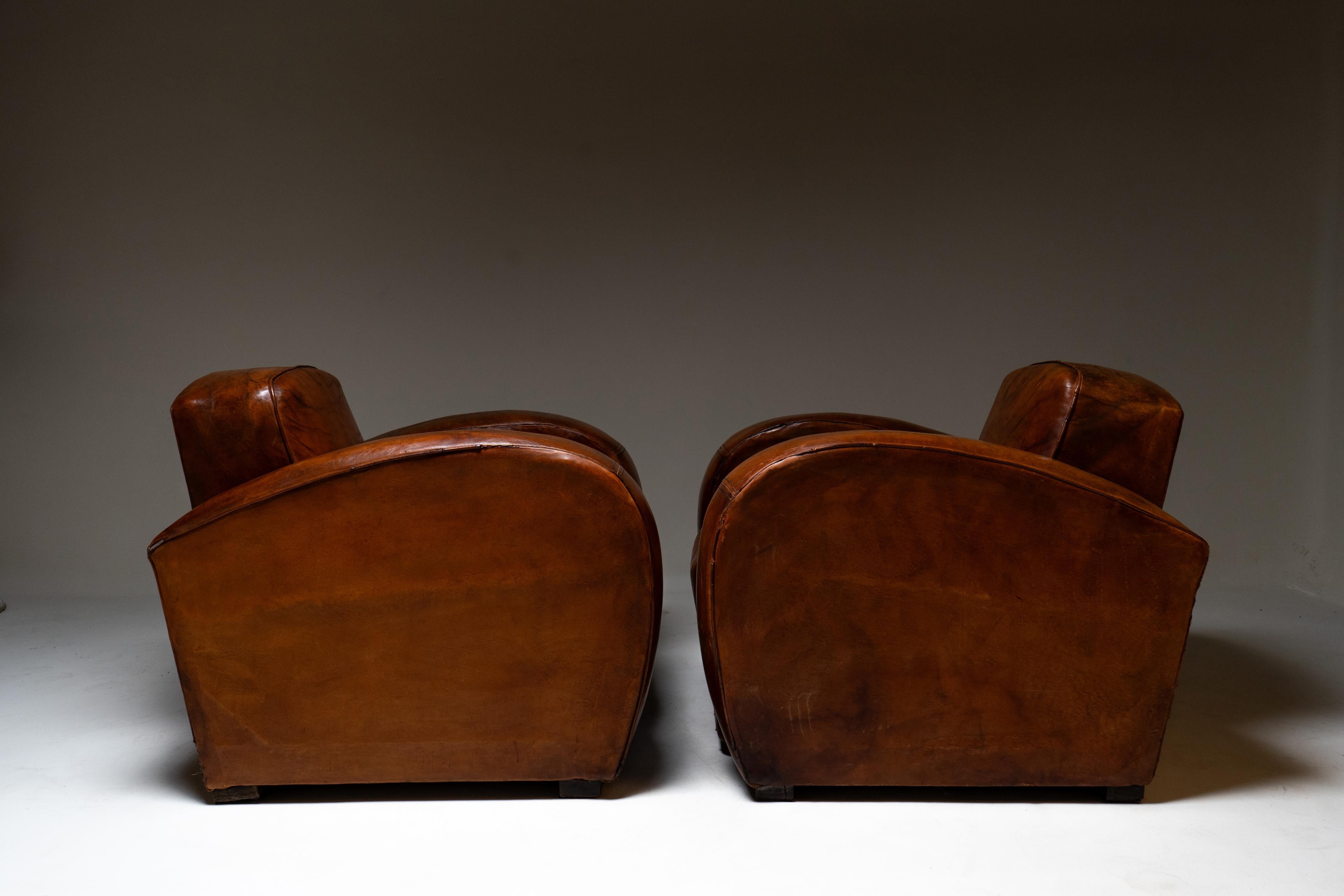 Paire de fauteuils club Art Déco en cuir, France vers 1930 en vente 5