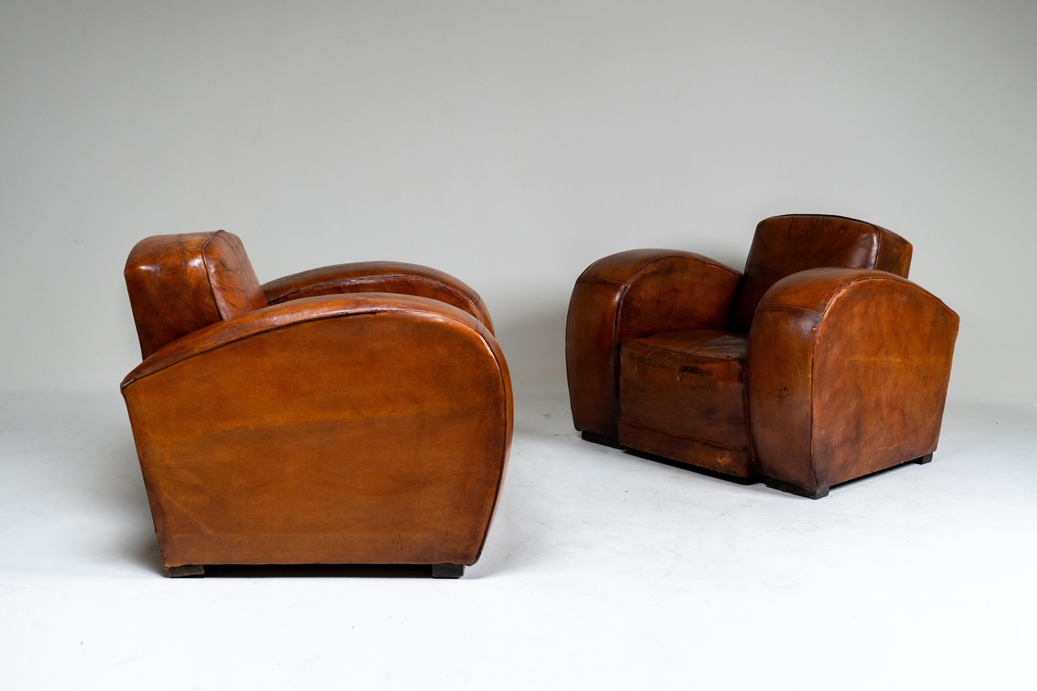 Paire de fauteuils club Art Déco en cuir, France vers 1930 en vente 9