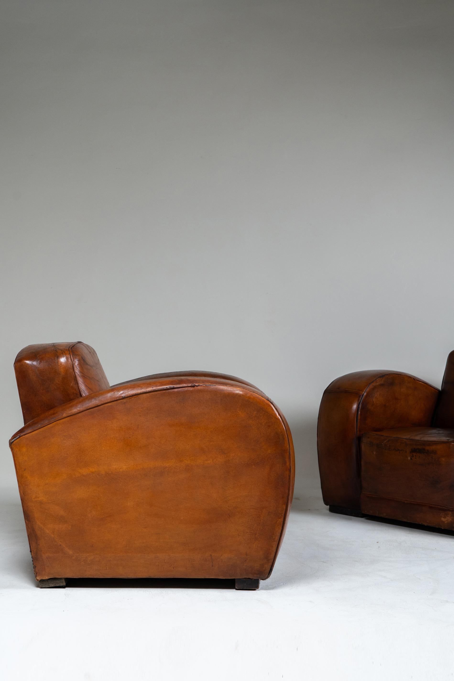 Paire de fauteuils club Art Déco en cuir, France vers 1930 en vente 10