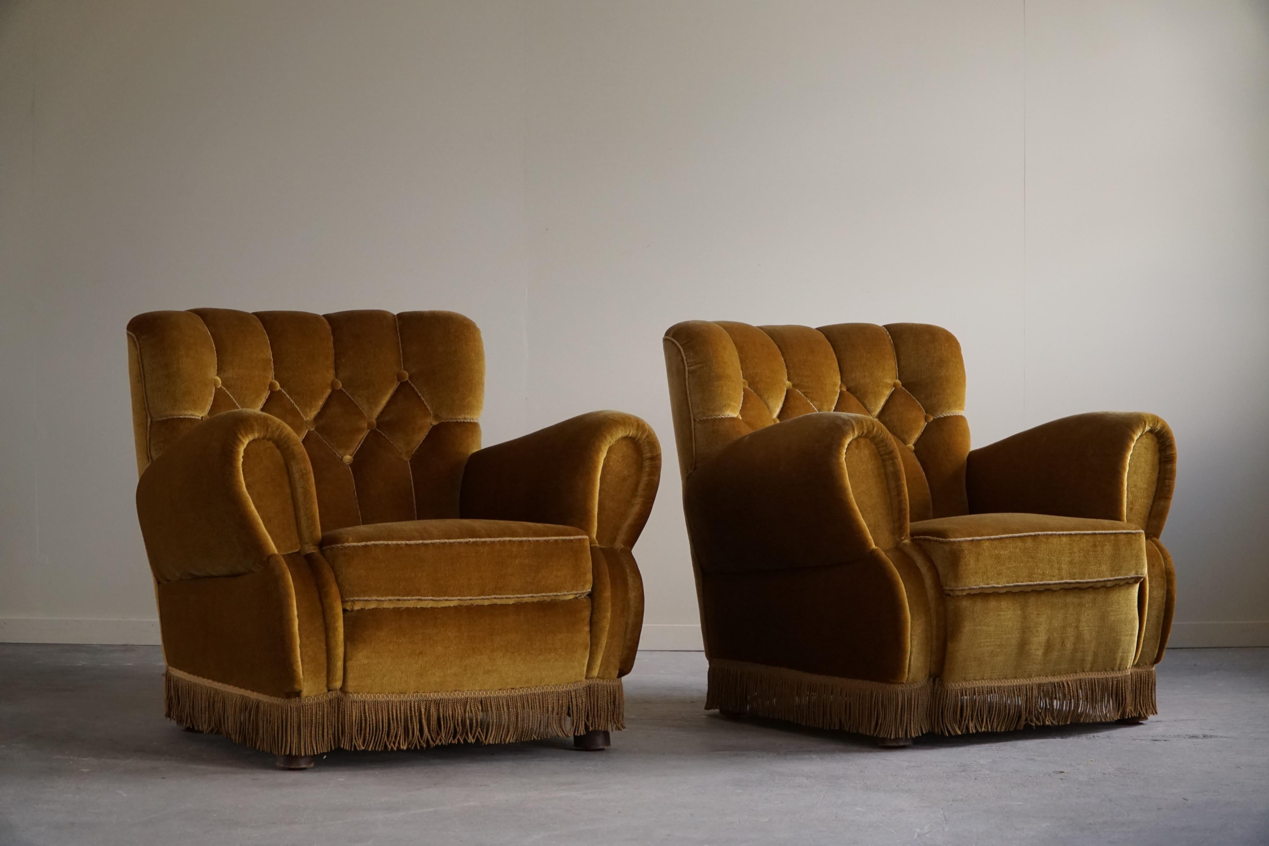 A Pair of Art Deco Lounge Chairs in Yellow Velour, Danish Carbinetmaker, 1940s For Sale 9
