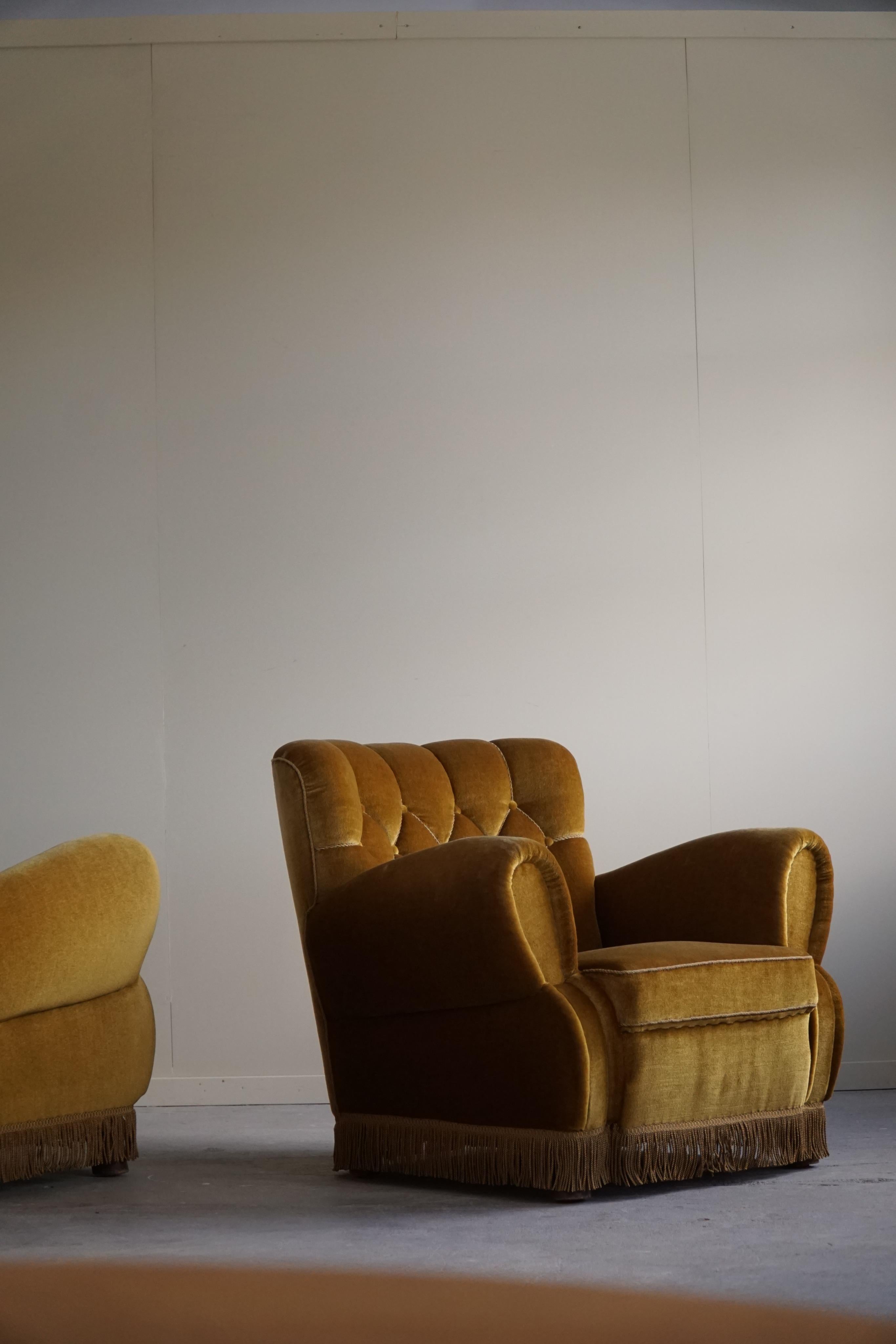 A Pair of Art Deco Lounge Chairs in Yellow Velour, Danish Carbinetmaker, 1940s In Good Condition For Sale In Odense, DK