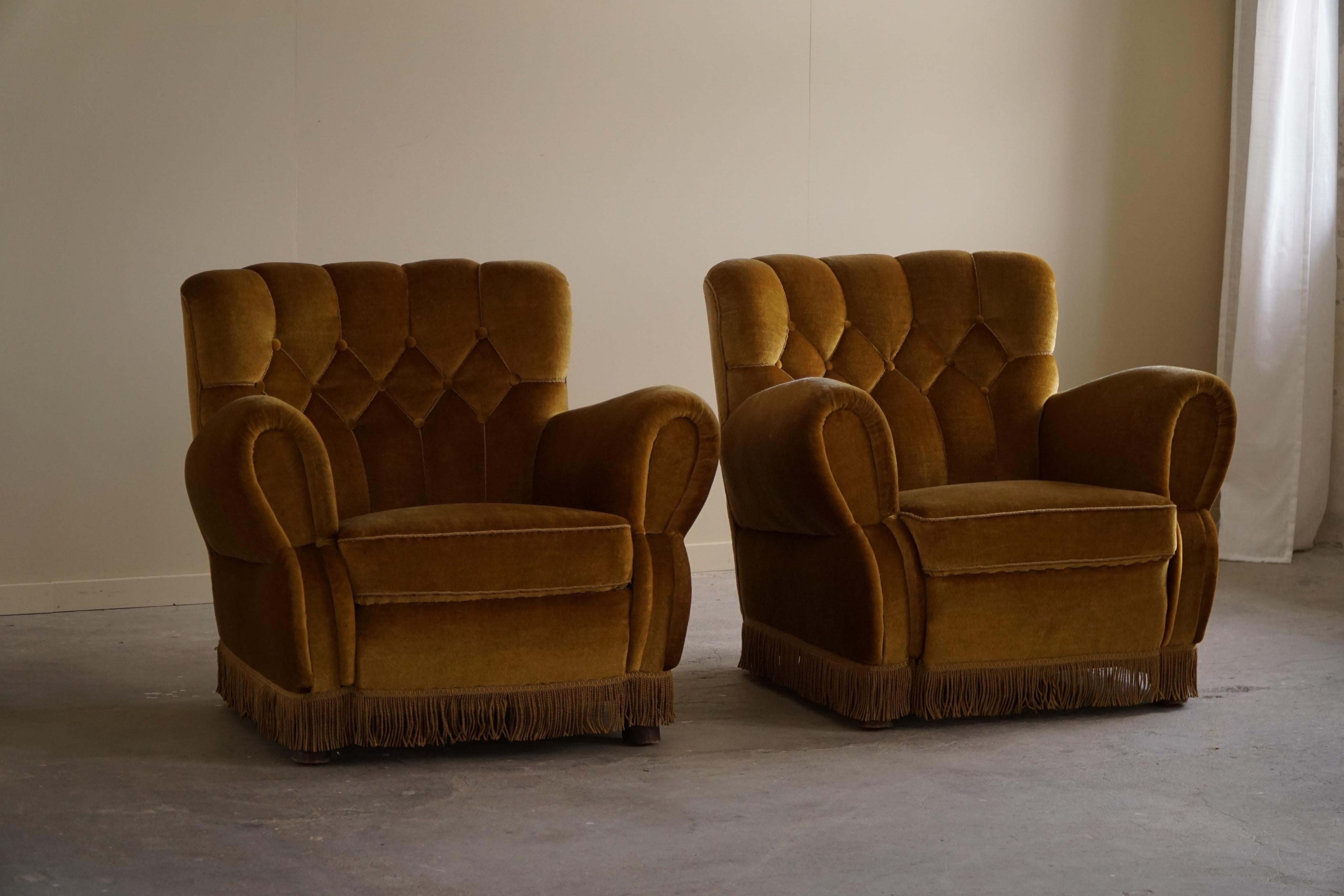 20th Century A Pair of Art Deco Lounge Chairs in Yellow Velour, Danish Carbinetmaker, 1940s For Sale