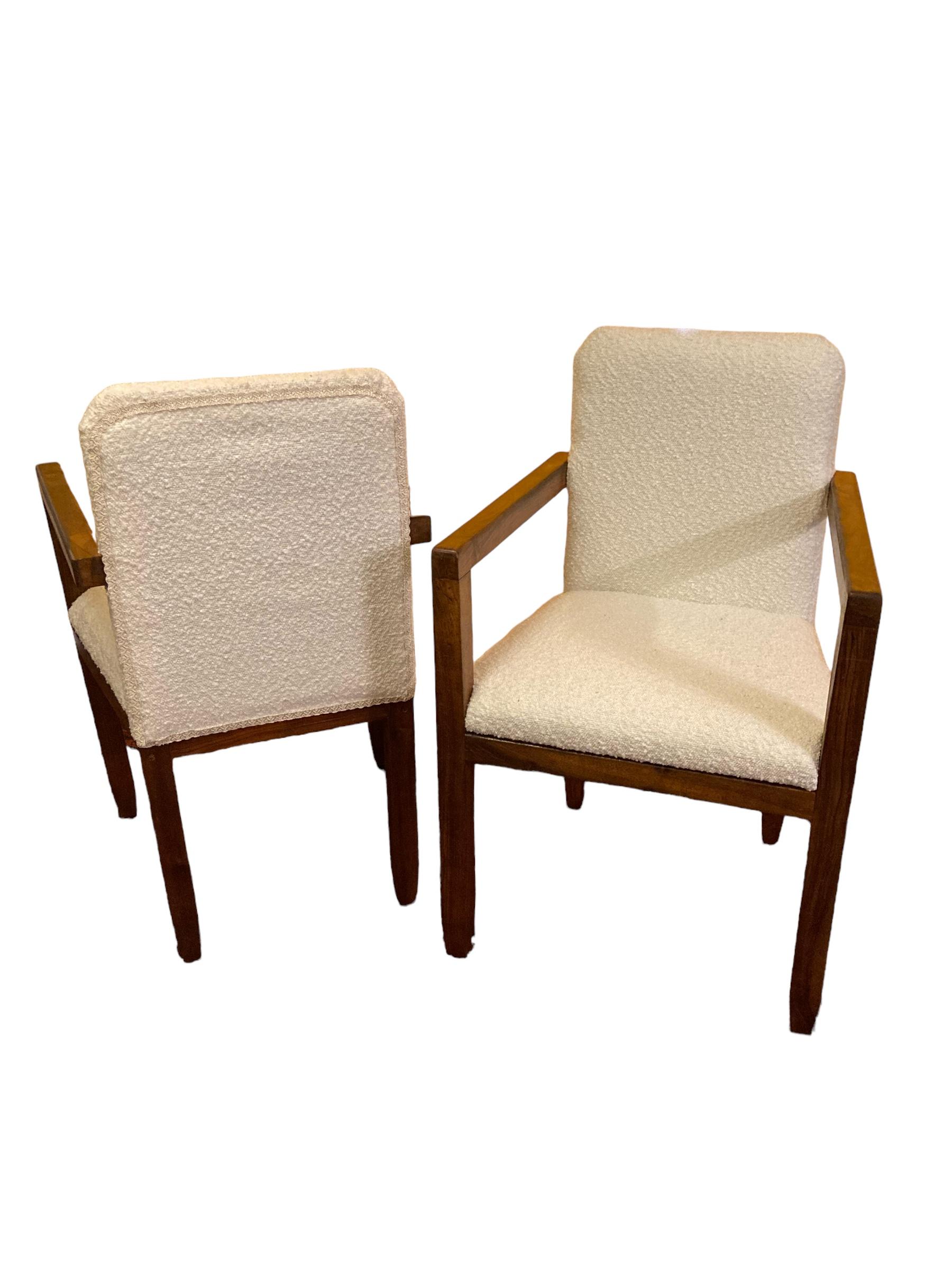 Paire de fauteuils Art Déco encadrés en acajou, tissu d'ameublement bouclé blanc des années 1920 en vente 5