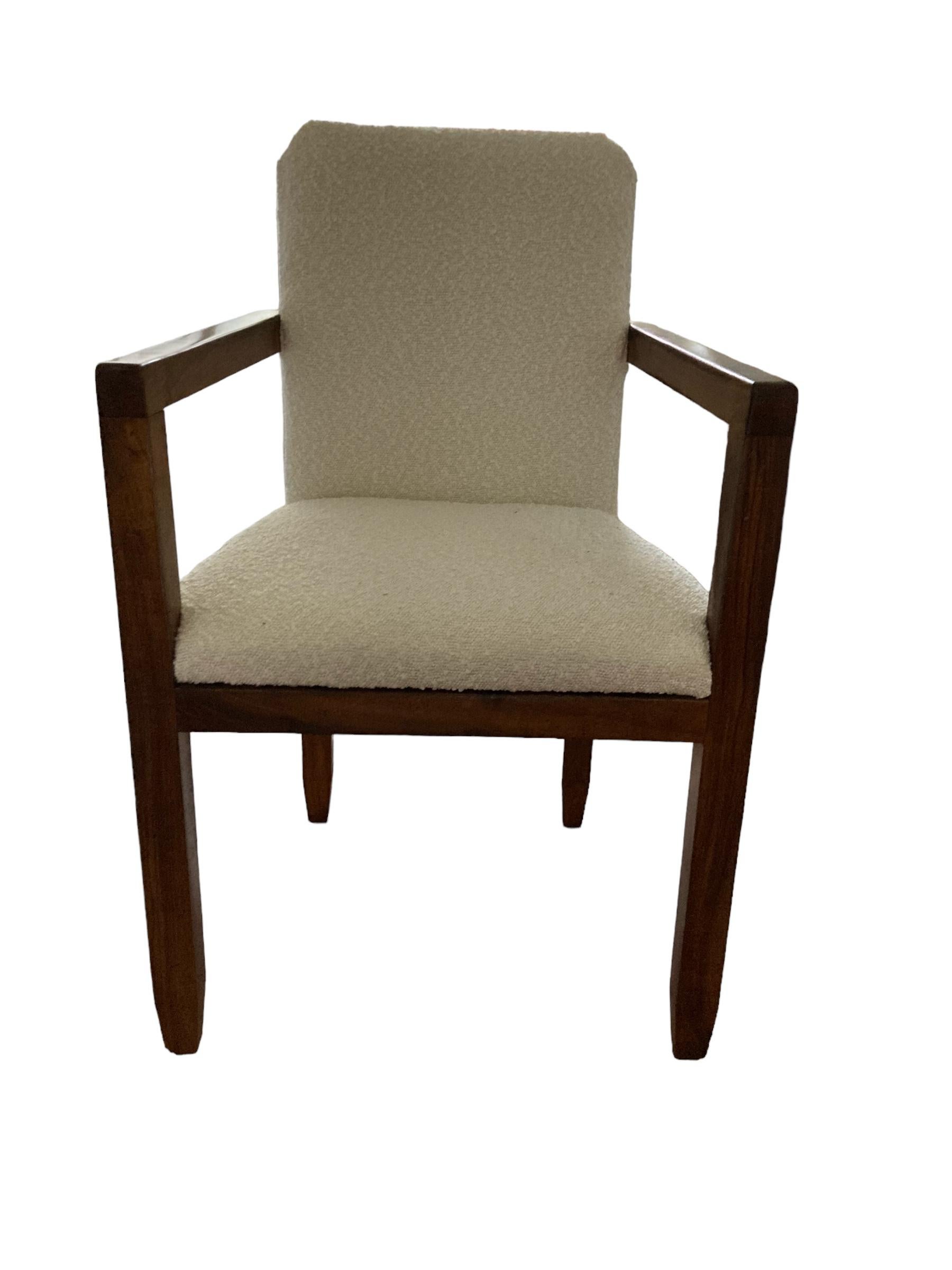 Paire de fauteuils Art Déco encadrés en acajou, tissu d'ameublement bouclé blanc des années 1920 en vente 6