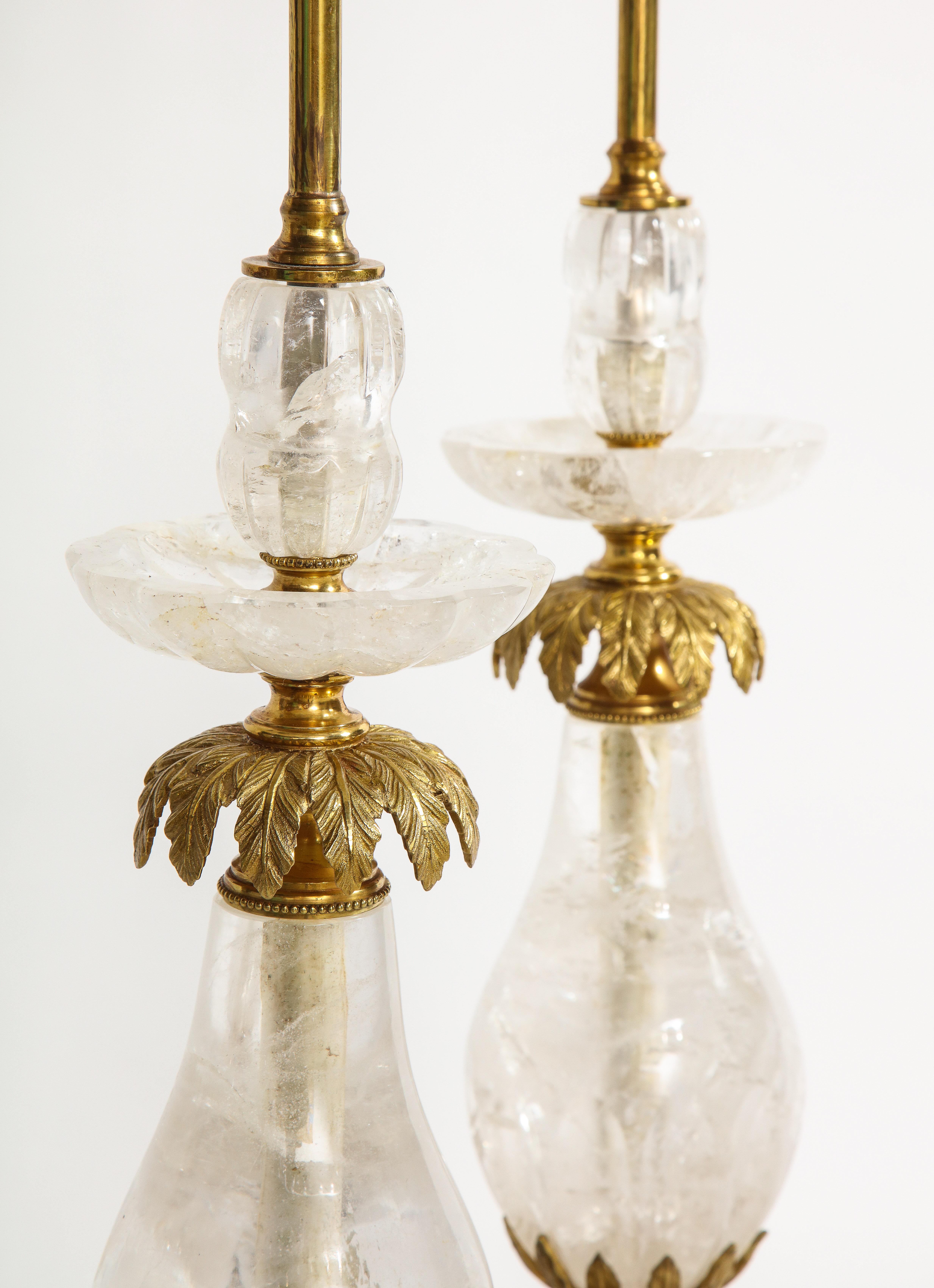 Début du 20ème siècle Paire de lampes Art Déco en cristal de roche et quartz montées sur bronze doré en forme de palmier en vente